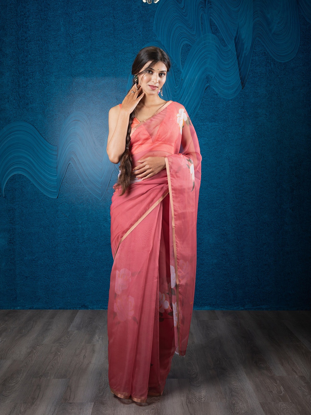 

Exclusiva Women Pink & White Floral Zari Organza Saree