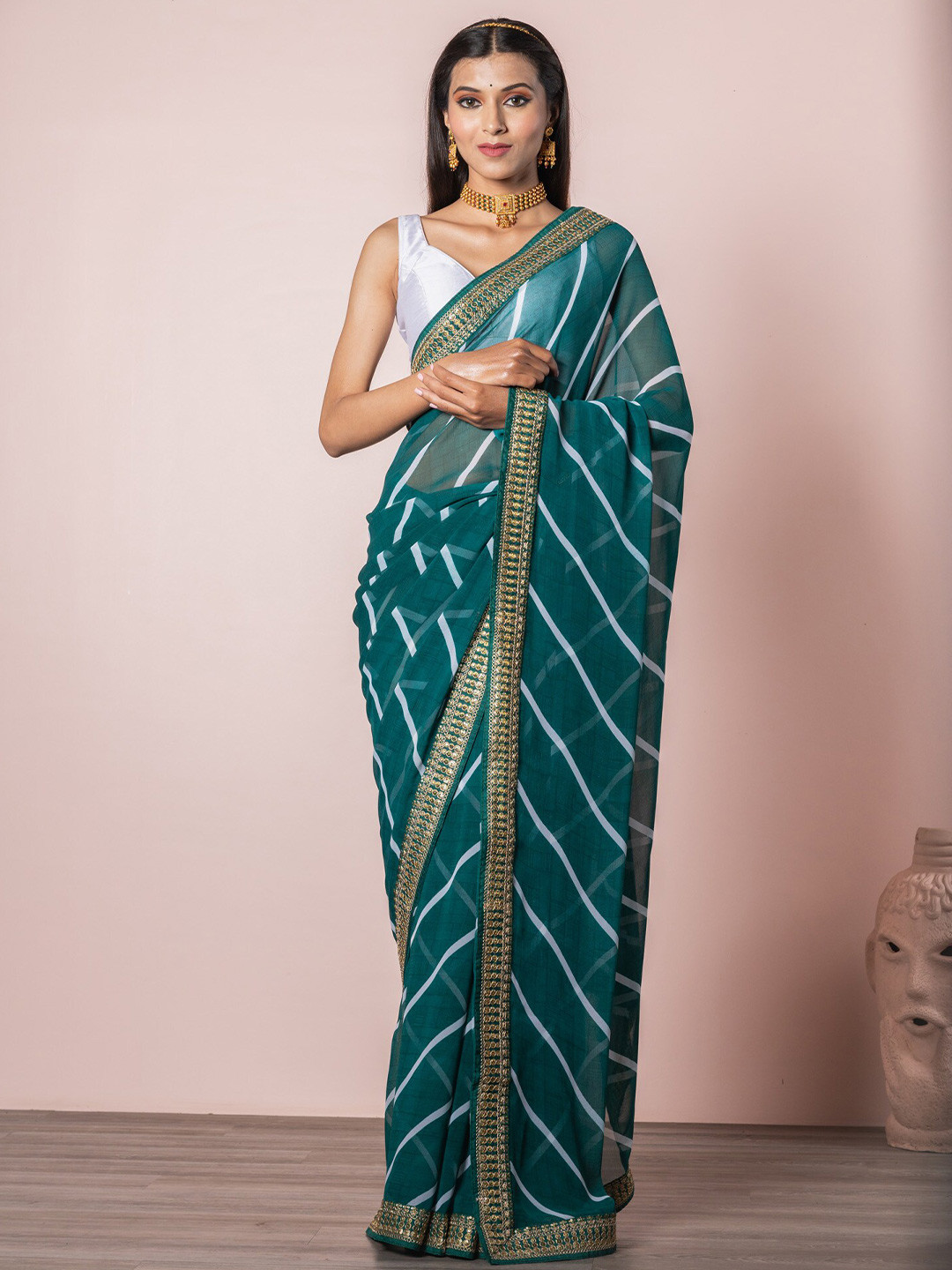 

Exclusiva Green & White Leheriya Embroidered Leheriya Saree