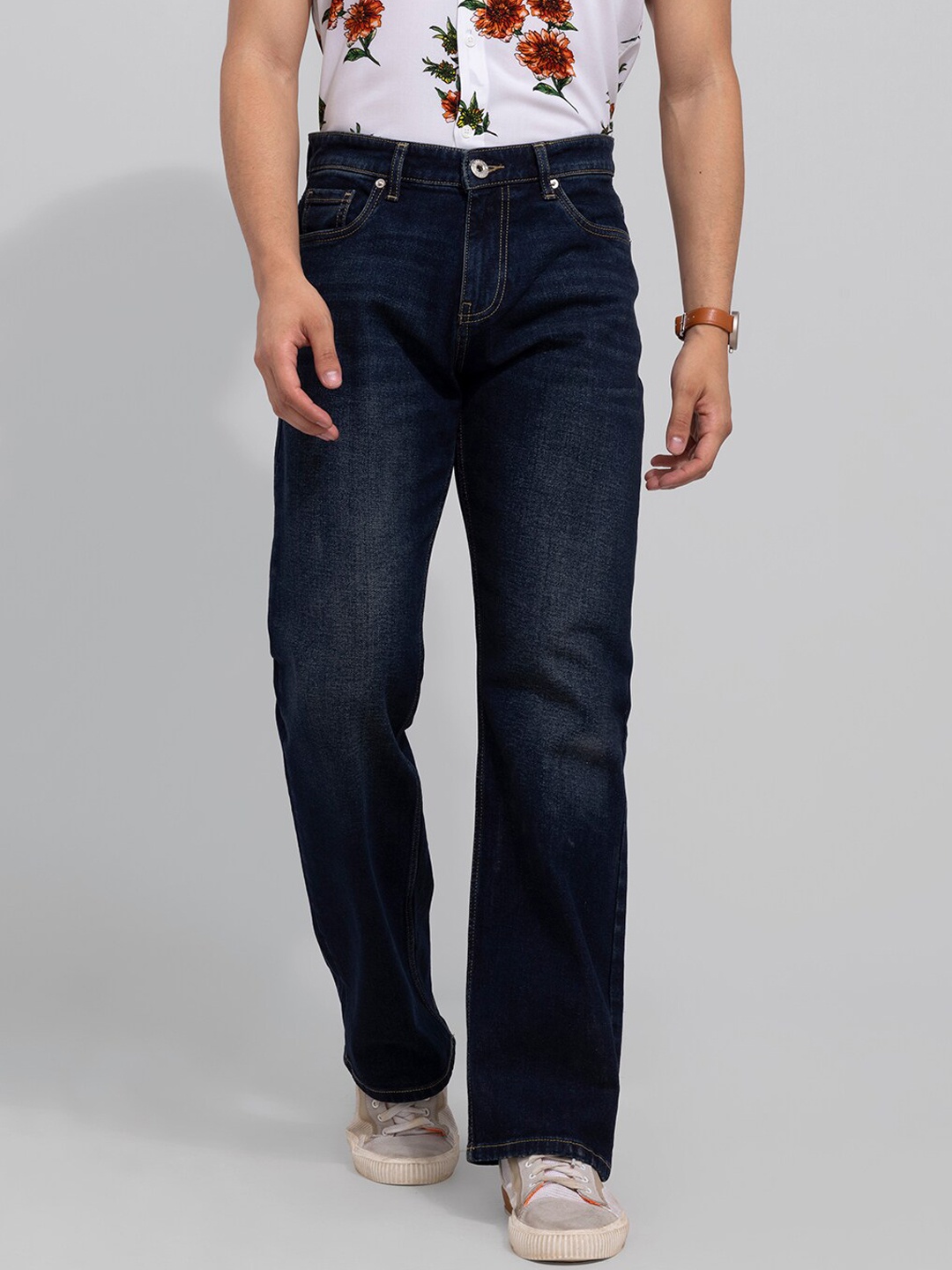 

Snitch Men Blue Bootcut Mildly Distressed Light Fade Stretchable Jeans