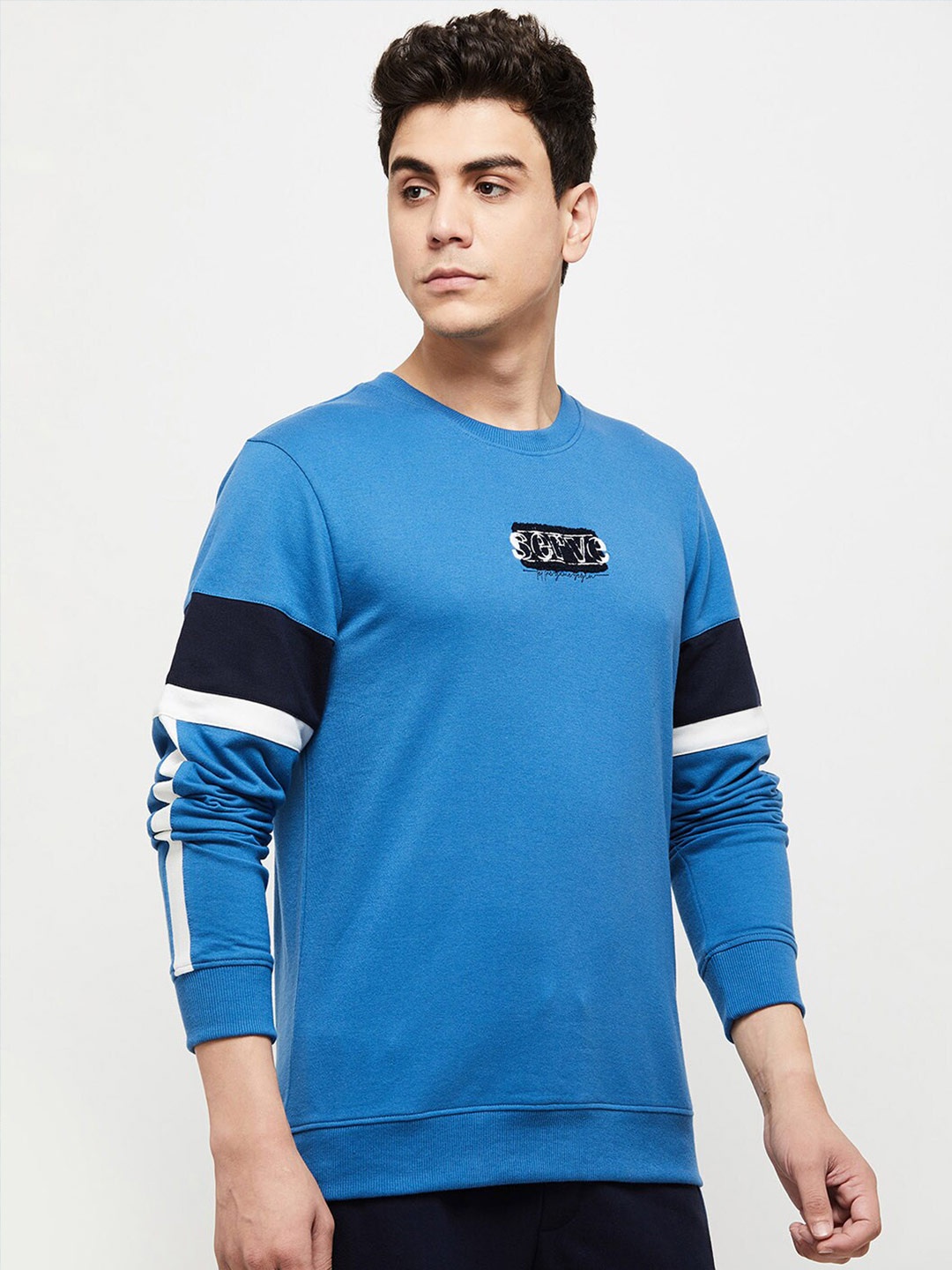 

max Men Blue Solid Sweatshirt