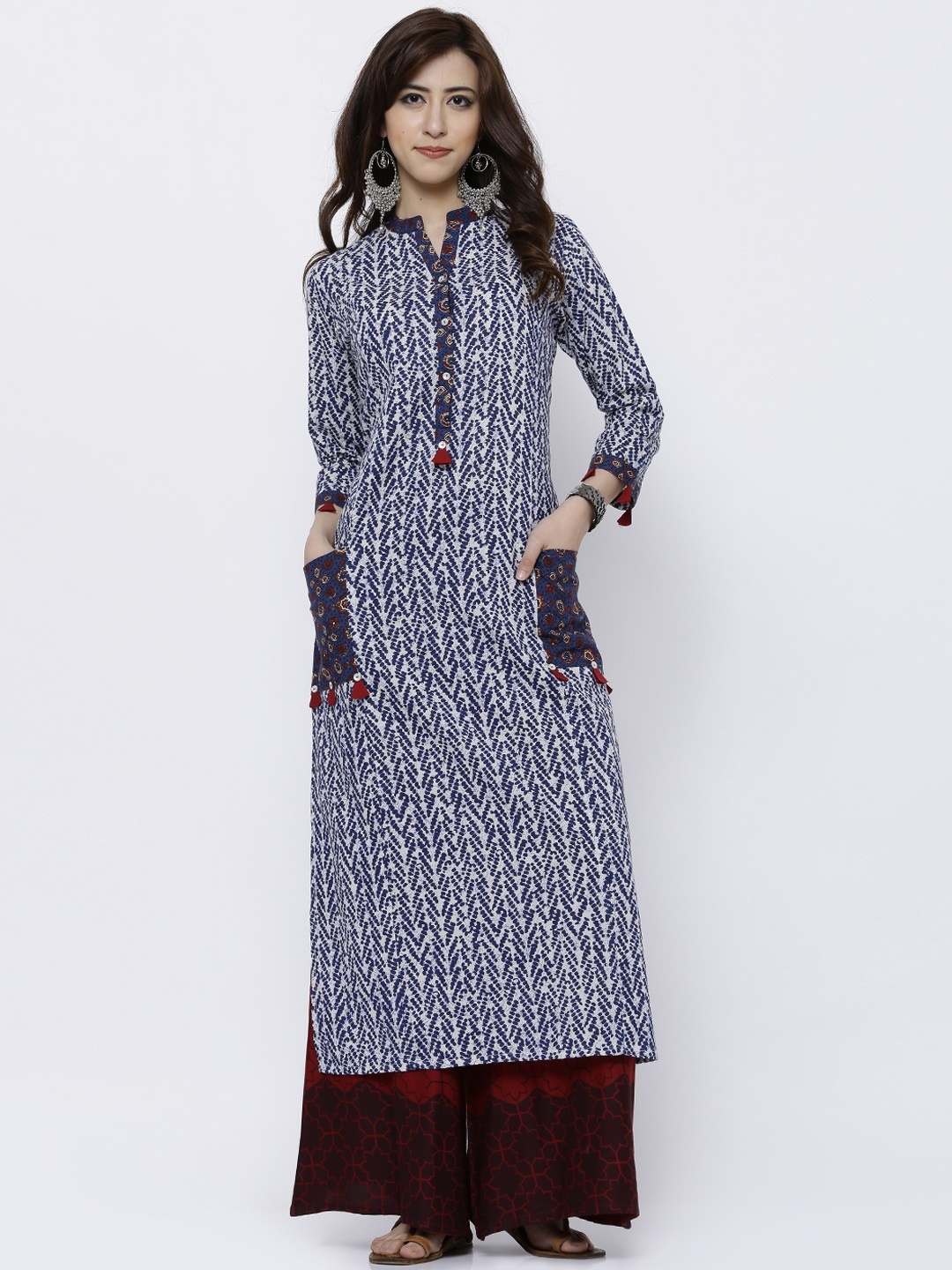 

Vishudh Women Navy Printed Straight Kurta, Navy blue