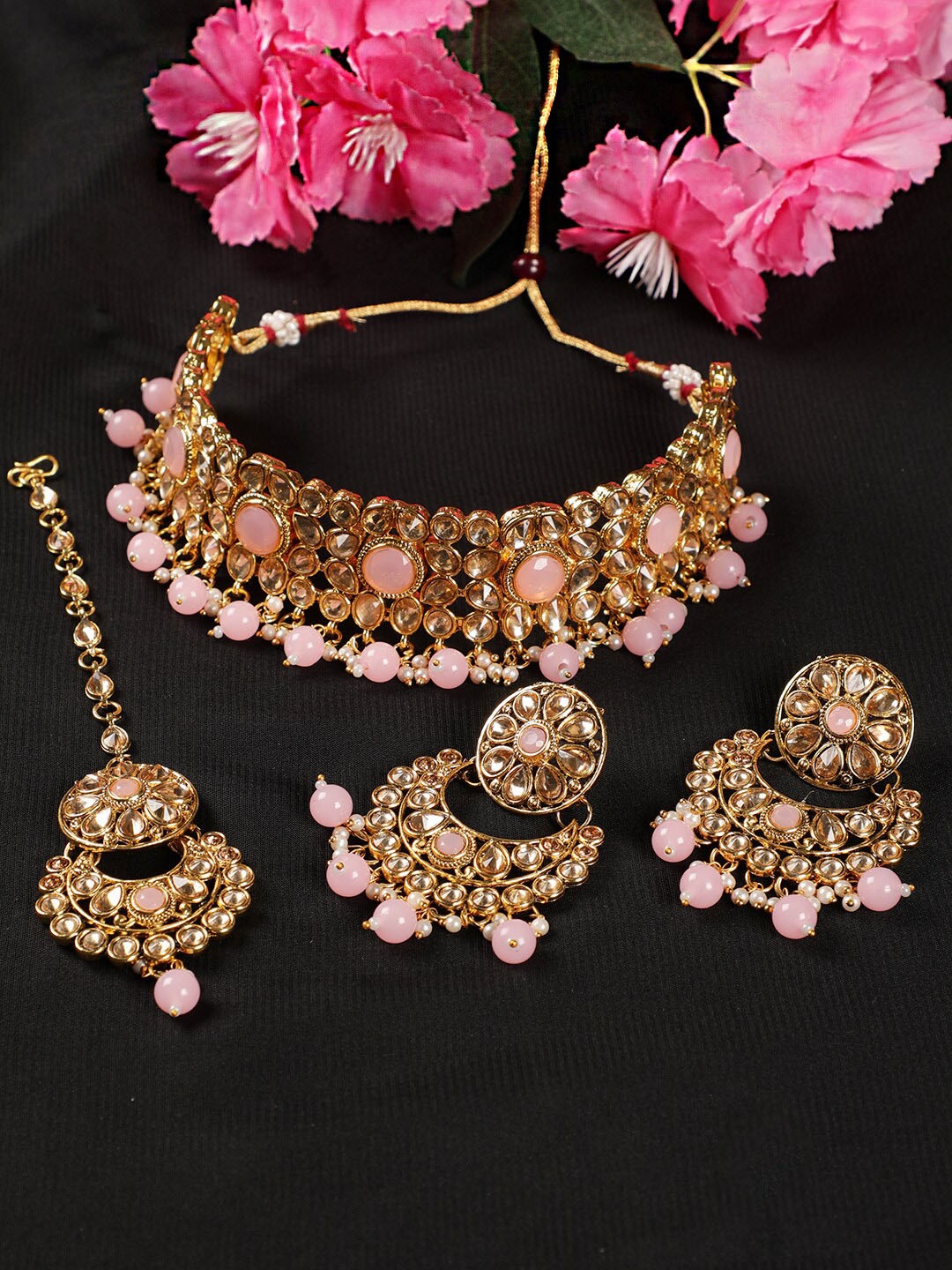 

Jazz and Sizzle Gold-Plated & Pink Kundan-Studded & Pearls Beaded Jewellery Set