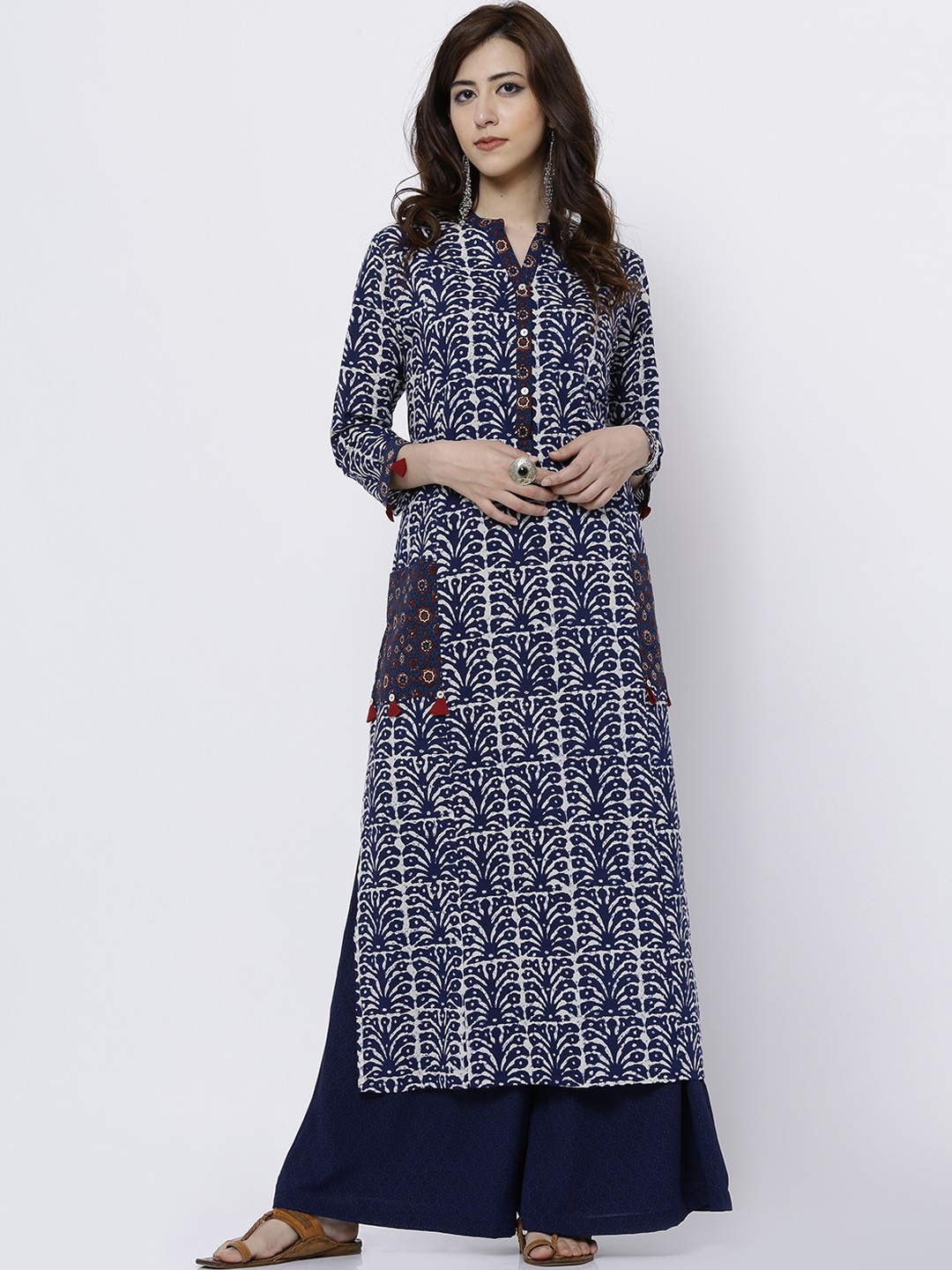 

Vishudh Women Navy Printed Straight Kurta, Navy blue