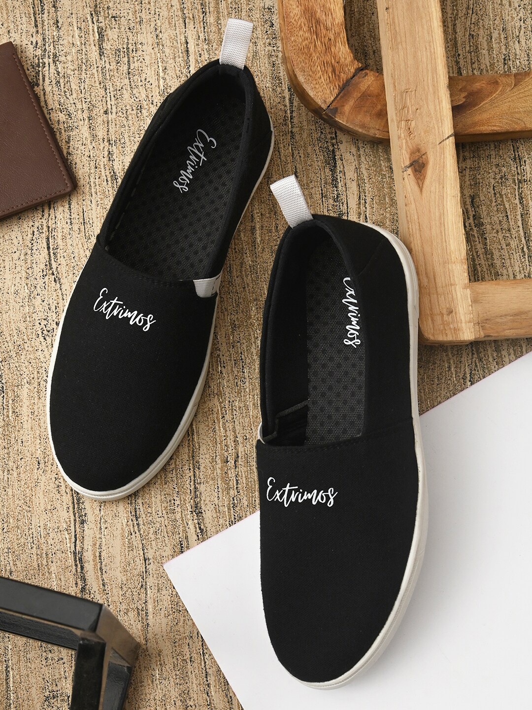 

EXTRIMOS Men Black Printed Slip-On Sneakers