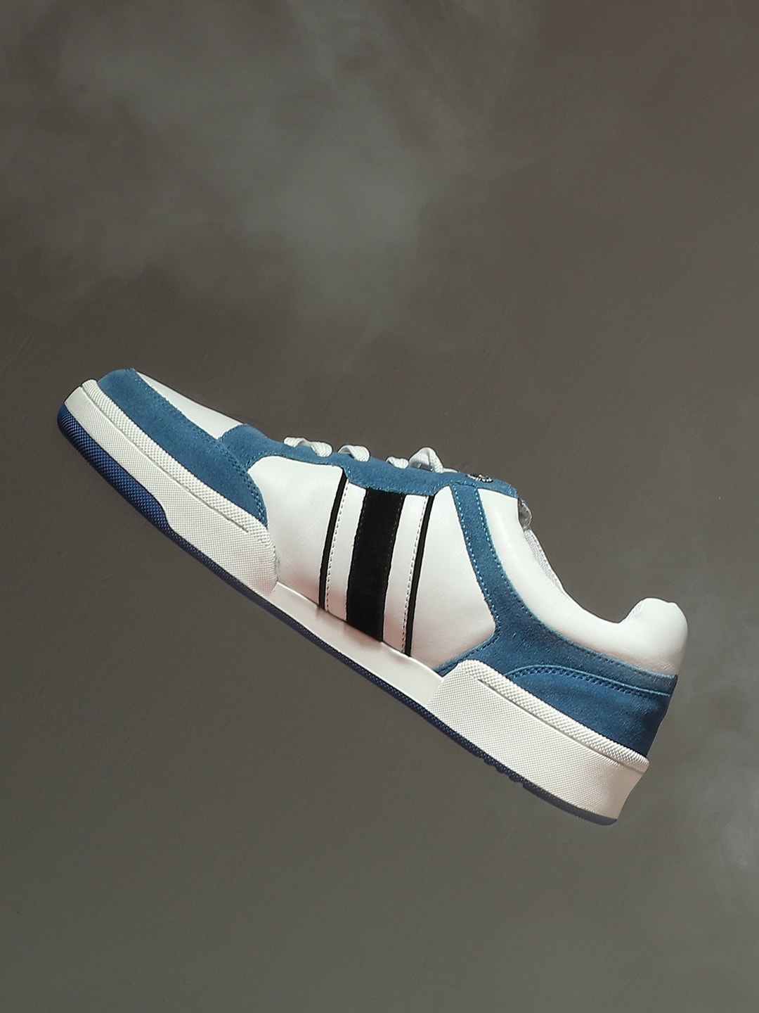 

Jack & Jones Men Blue & White Colourblocked Leather Sneakers