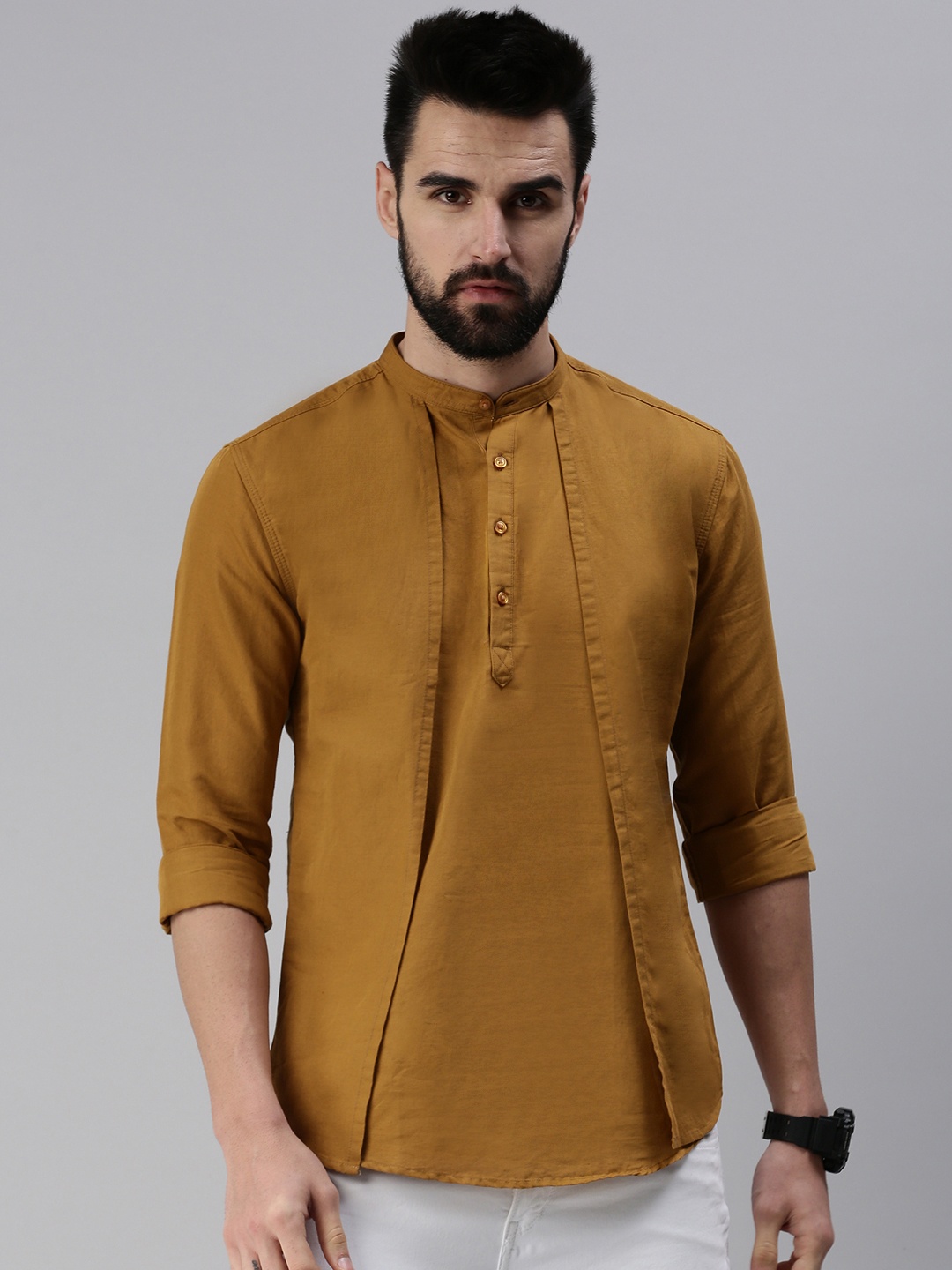 

SHOWOFF Men Brown Solid Mandarin Collar Kurta