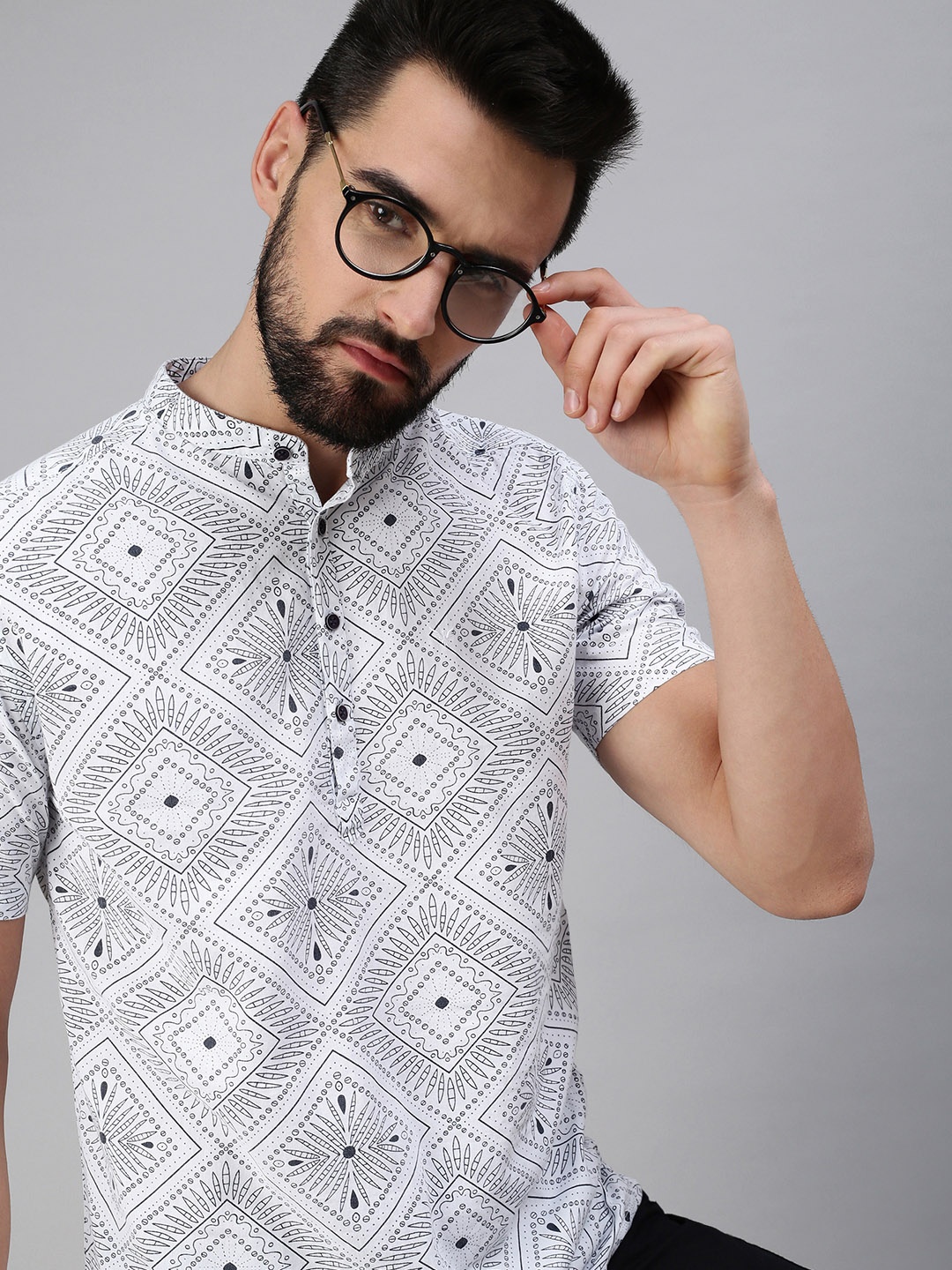 

SHOWOFF Men White Geometric Printed Kurta