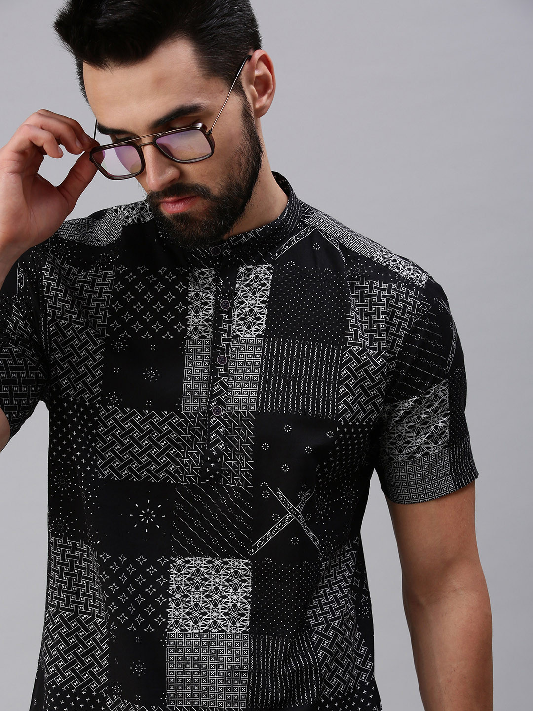 

SHOWOFF Men's Ethnic Motifs Black Mandarin Collar Kurtas