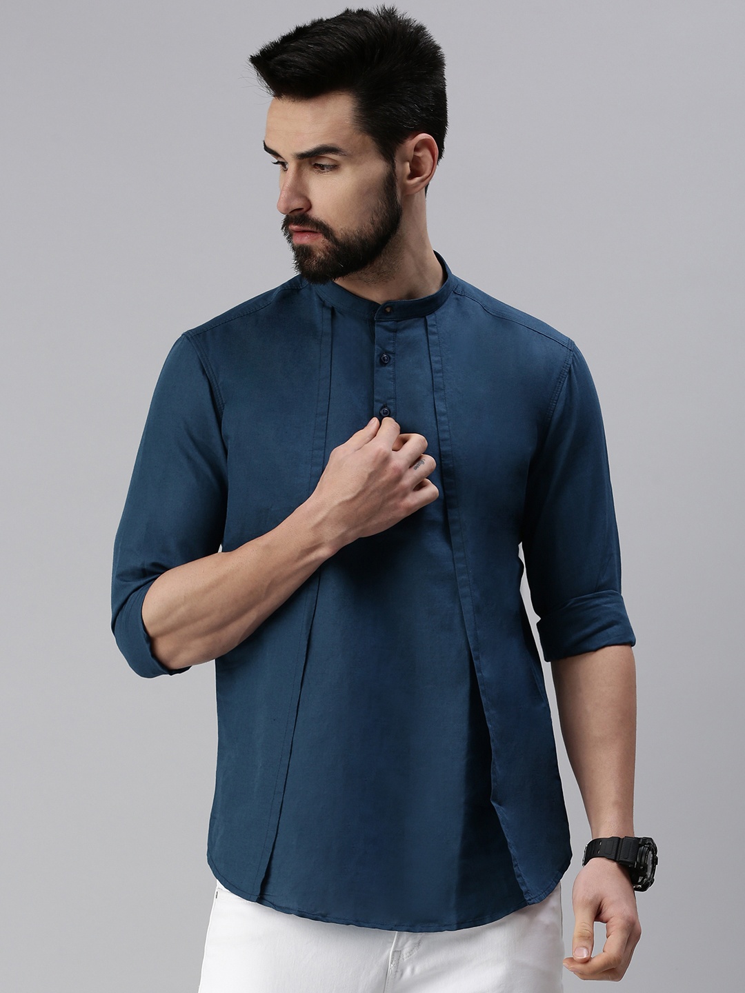 

SHOWOFF Men Blue Solid Mandarian Collar Kurta