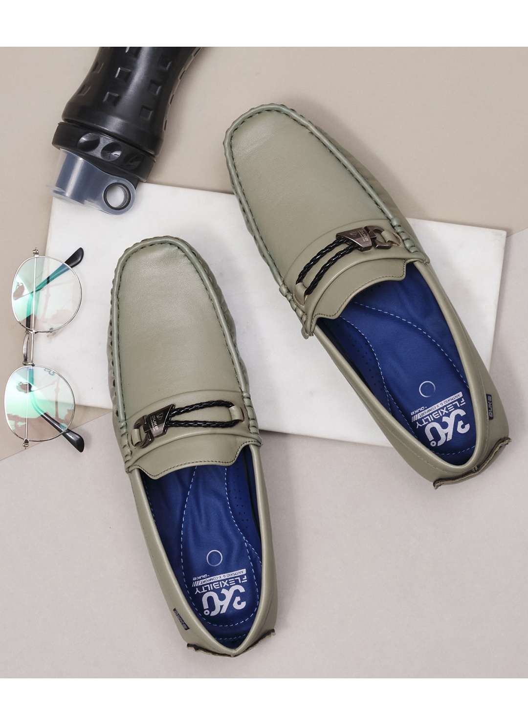 

Duke Men Green Solid Loafers