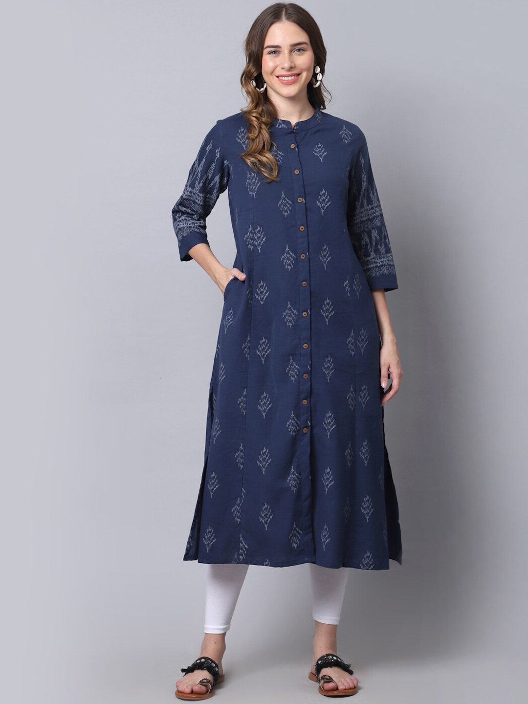 

Pistaa Women Navy Blue Floral Printed Thread Work Kurta