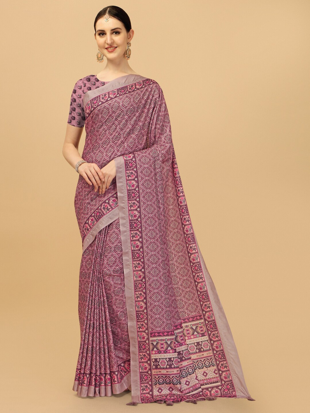 

Indian Women Peach-Coloured & Pink Sequinned Saree