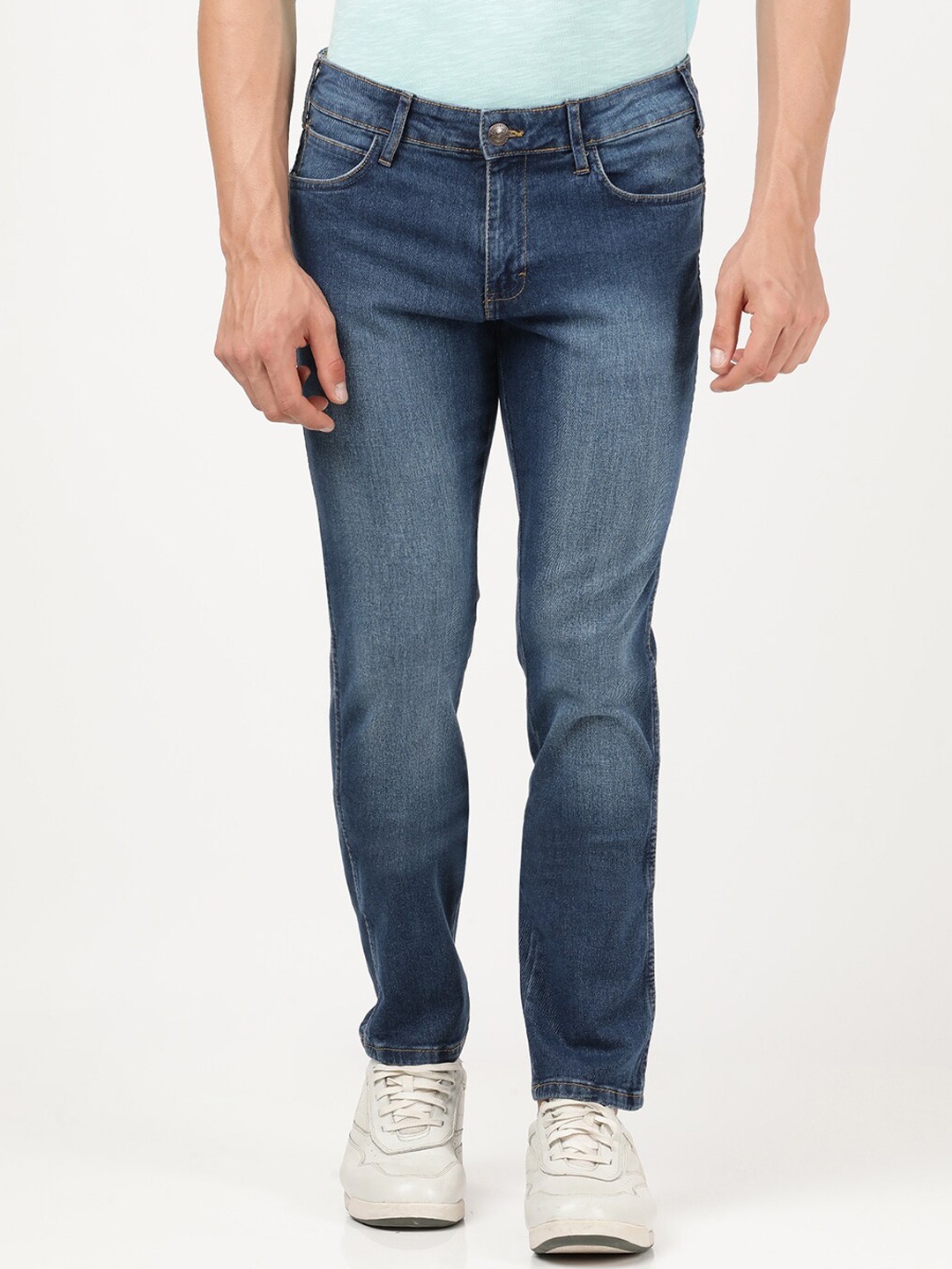 

Wrangler Men Blue Skanders Slim Fit Low-Rise Low Distress Light Fade Stretchable Jeans