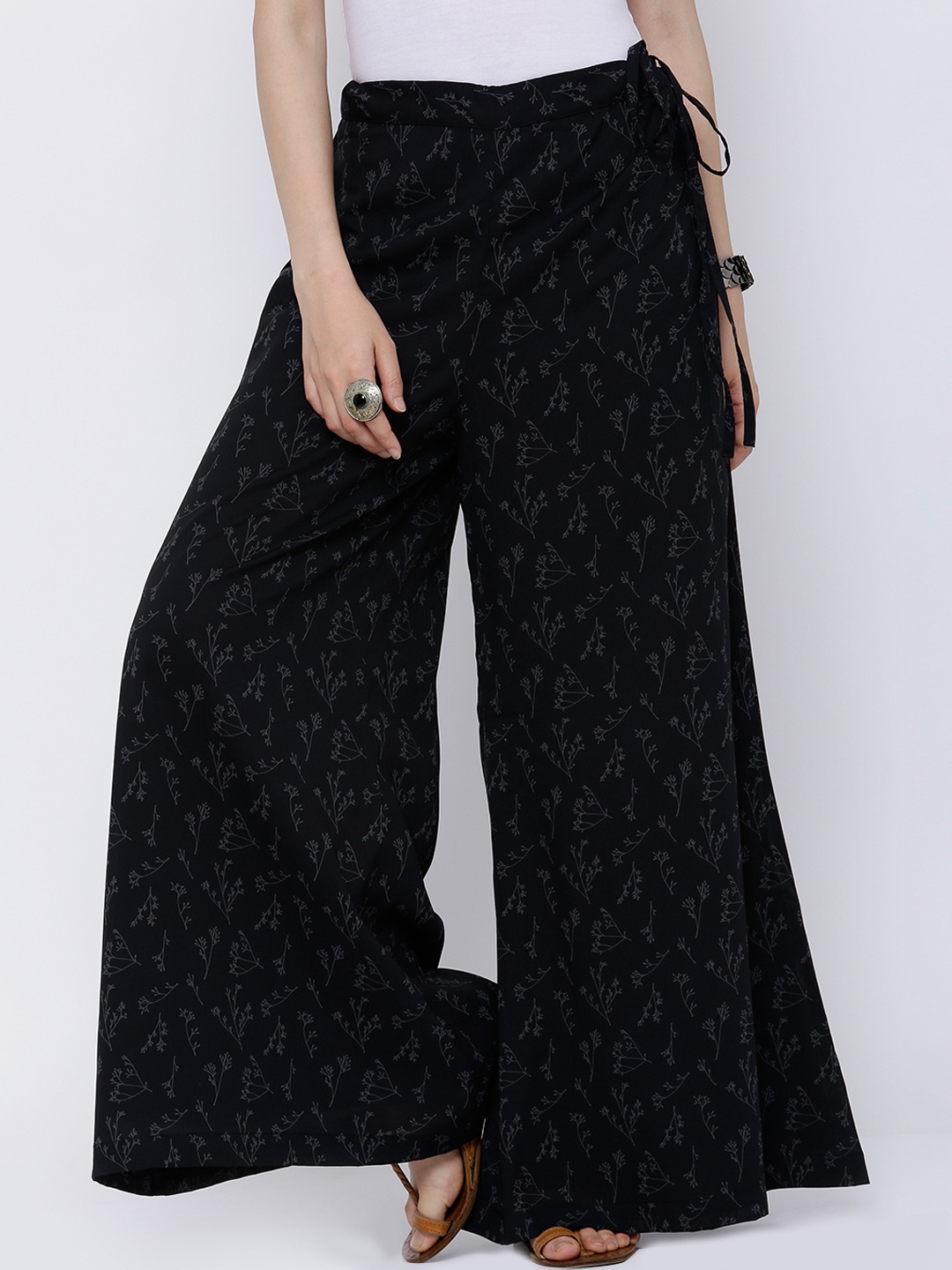 

Vishudh Women Black Printed Wide Leg Palazzos