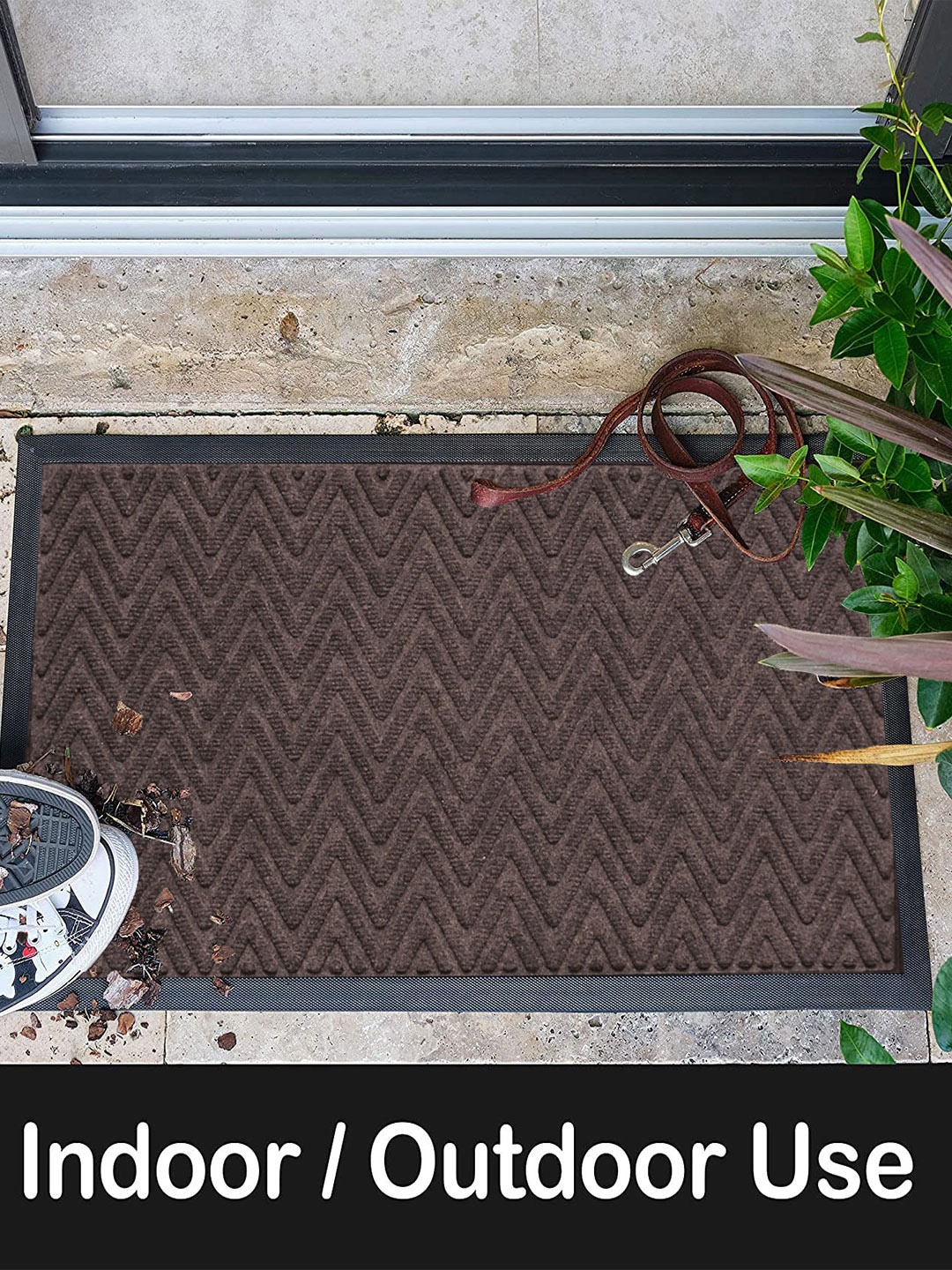 

LUXEHOME INTERNATIONAL Brown & Black Striped Zig Zag Anti-Skid Rubber Doormat