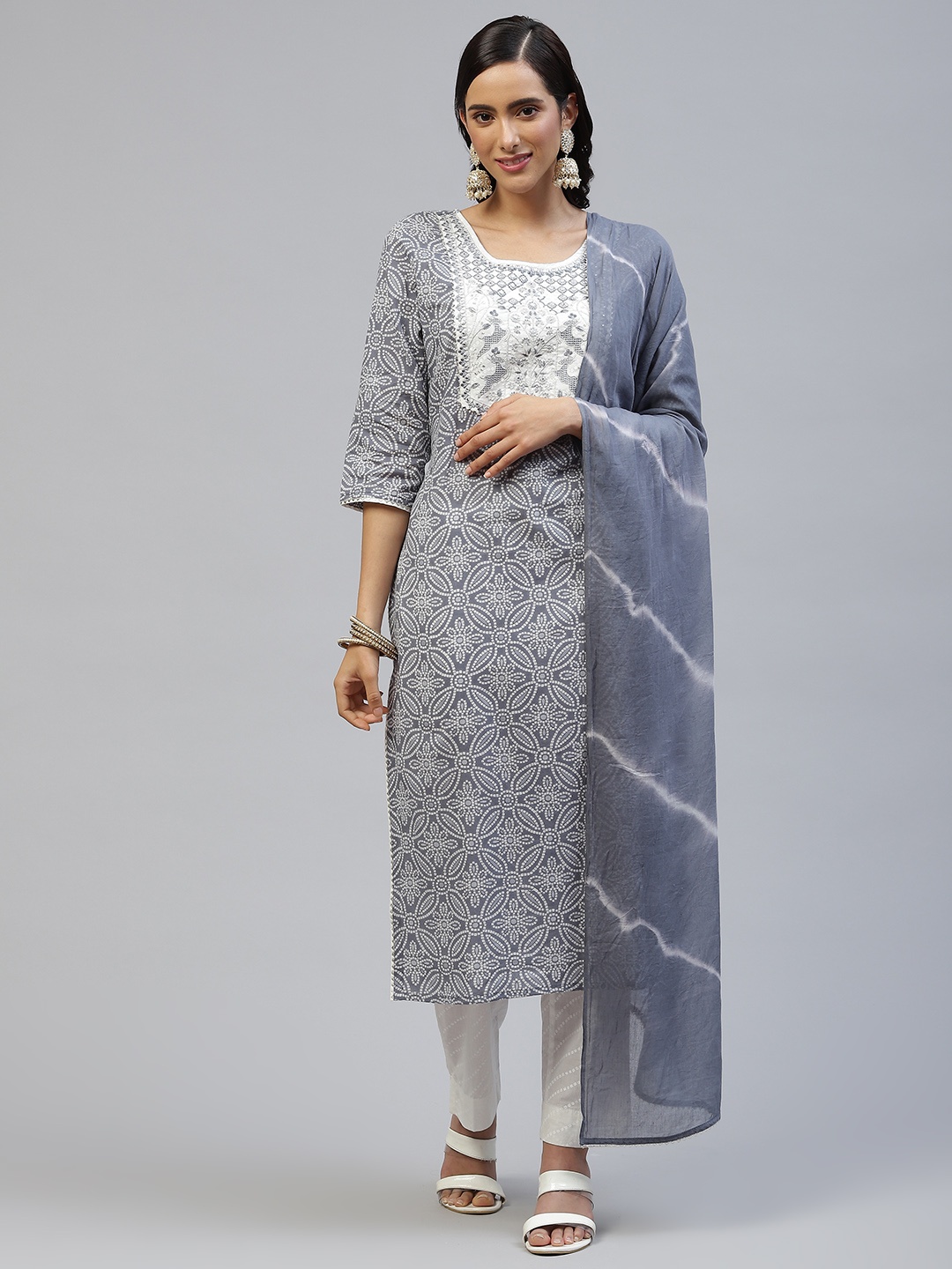 

PIROH Women Grey & White Bhandej Print Pure Cotton Kurta with Trousers & Dupatta