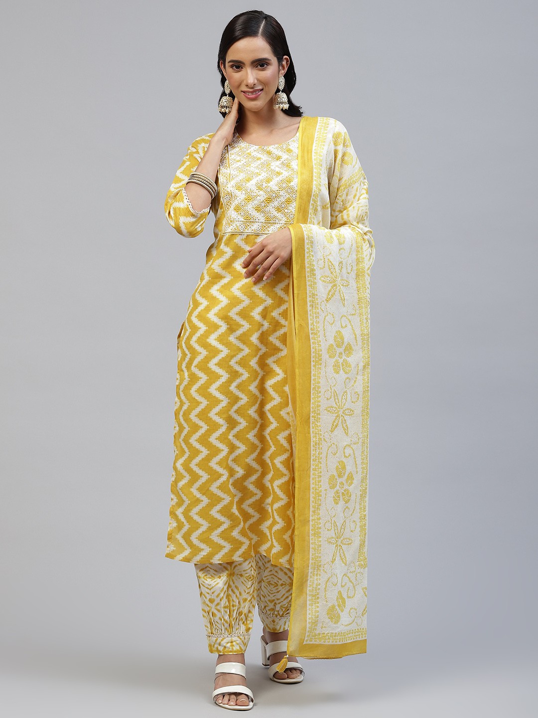 

PIROH Women Yellow Geometric Print Pure Cotton Kurta with Trousers & Dupatta