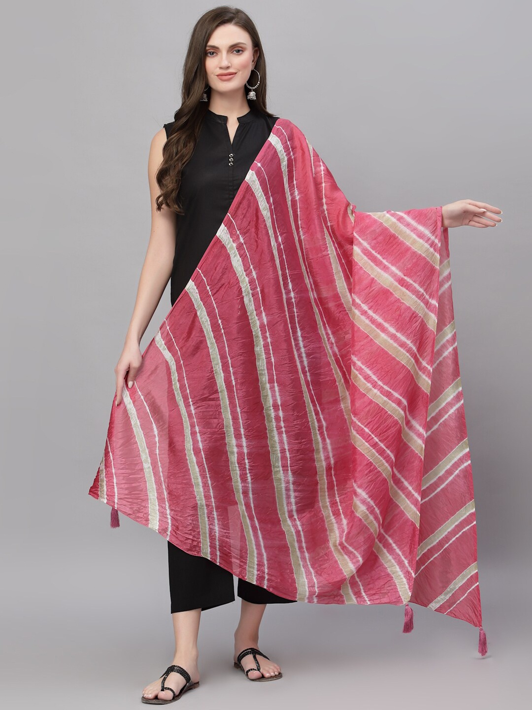 

Ragavi Woman Pink Leheriya Dupatta