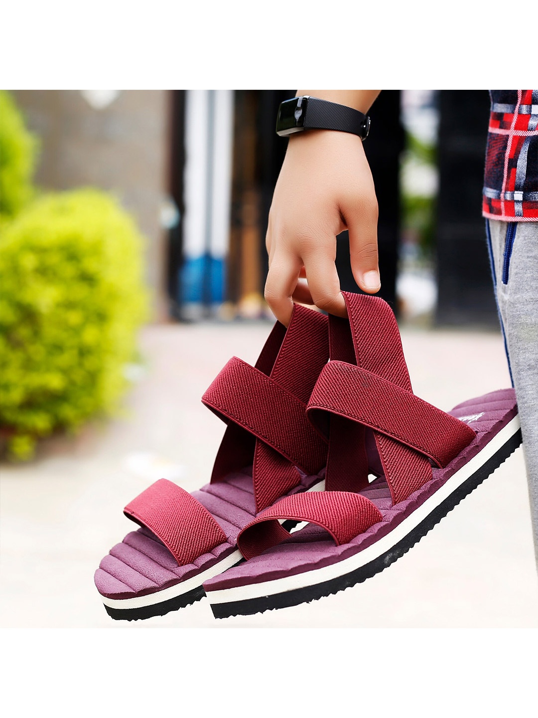 

KRAASA Men Maroon Solid Comfort Sandals