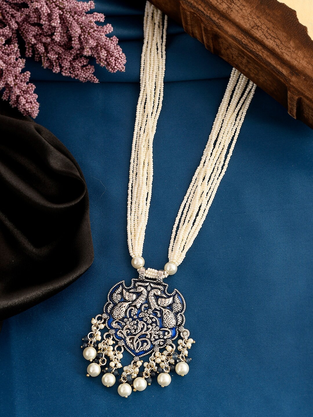 

DASTOOR White & Silver-Toned Brass Silver-Plated Necklace