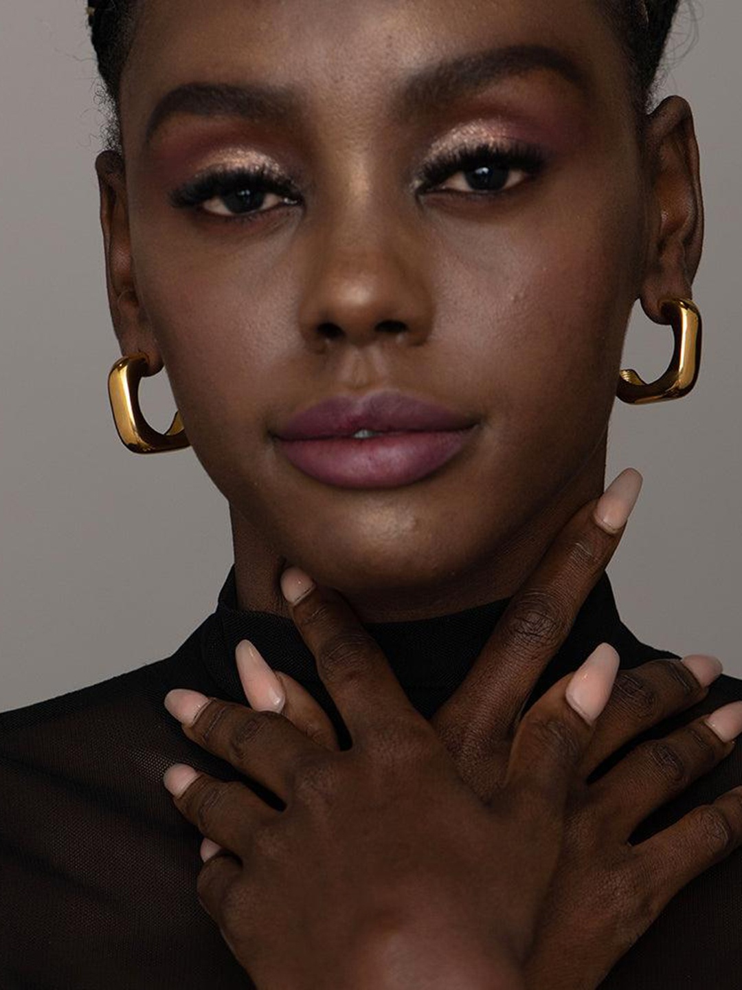

PALMONAS Gold-Toned Contemporary Hoop Earrings