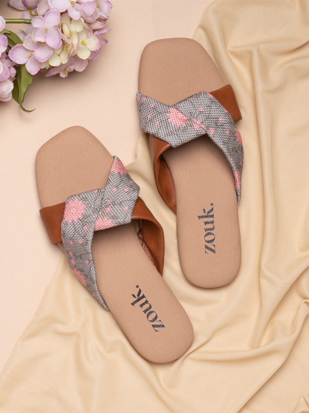 

ZOUK Women Grey Printed Bows Flats