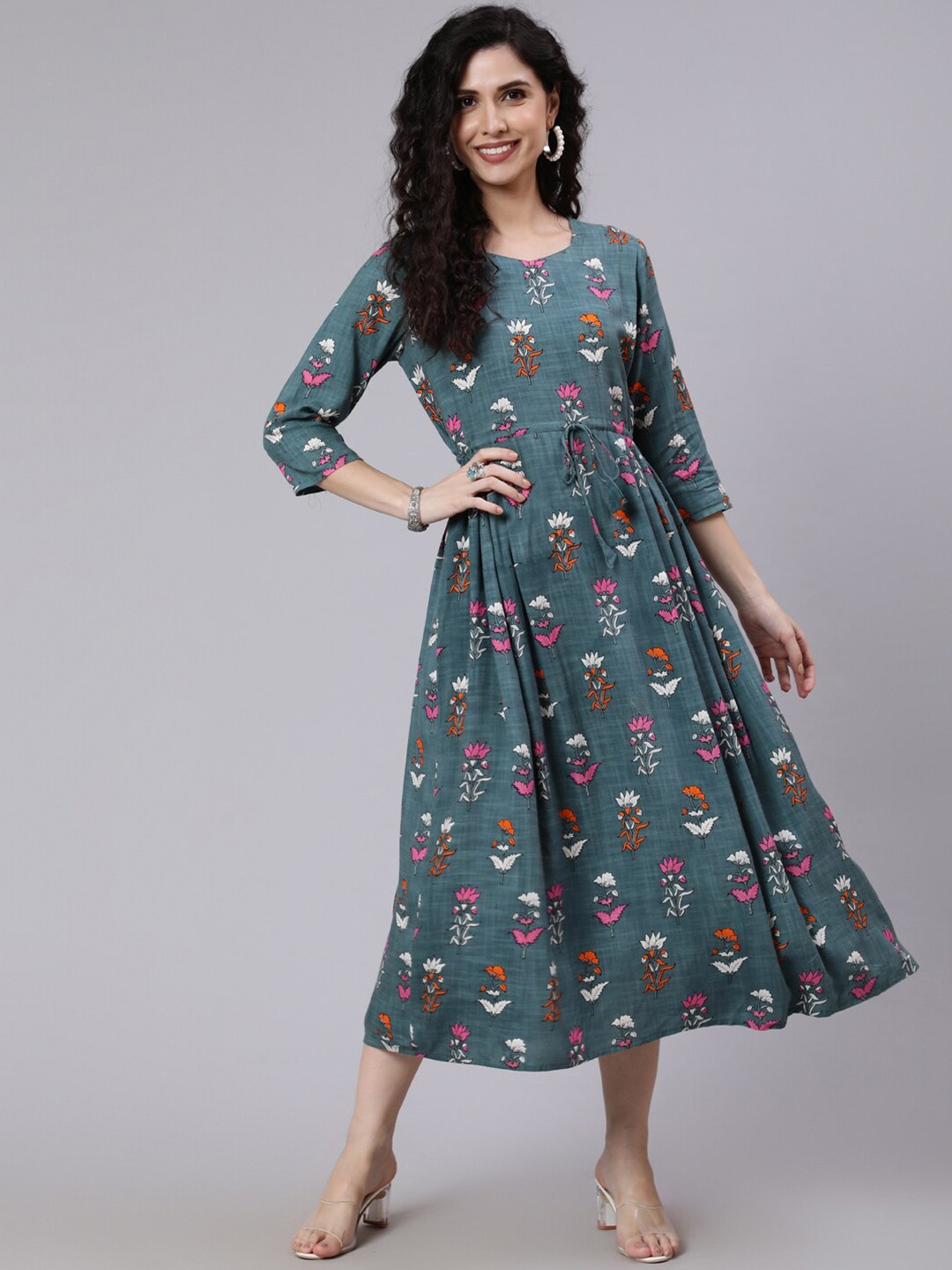 

Nayo Women Green Floral Printed Flared Dress