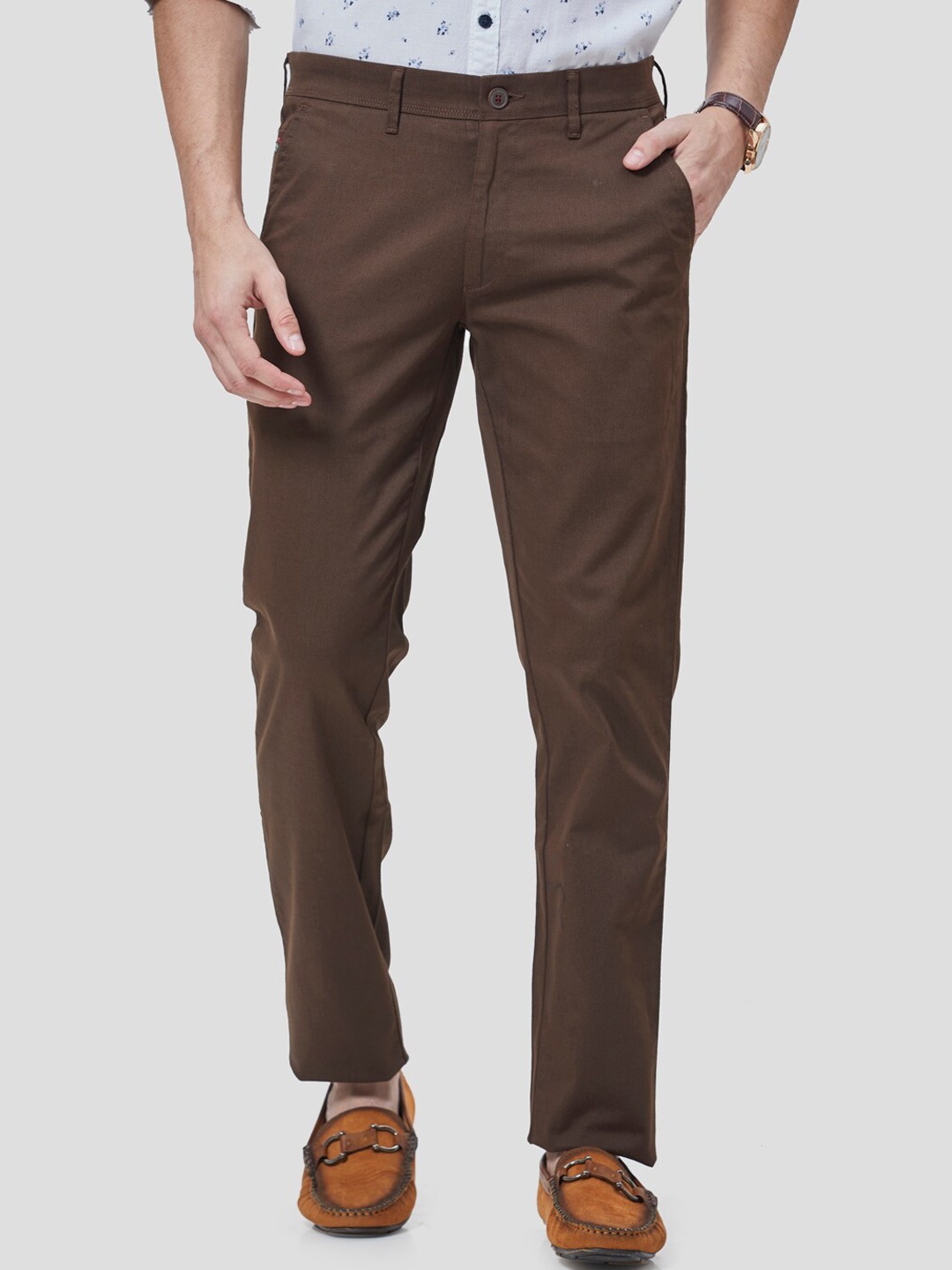 

Oxemberg Men Brown Solid Cotton Slim Fit Smart Chinos Trousers