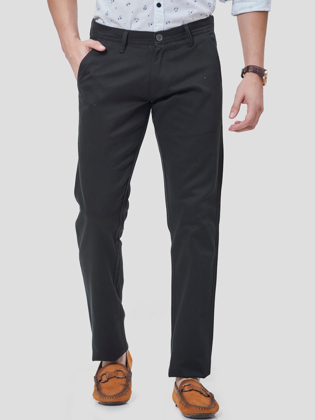 

Oxemberg Men Olive Green Solid Cotton Smart Slim Fit Chinos Trousers