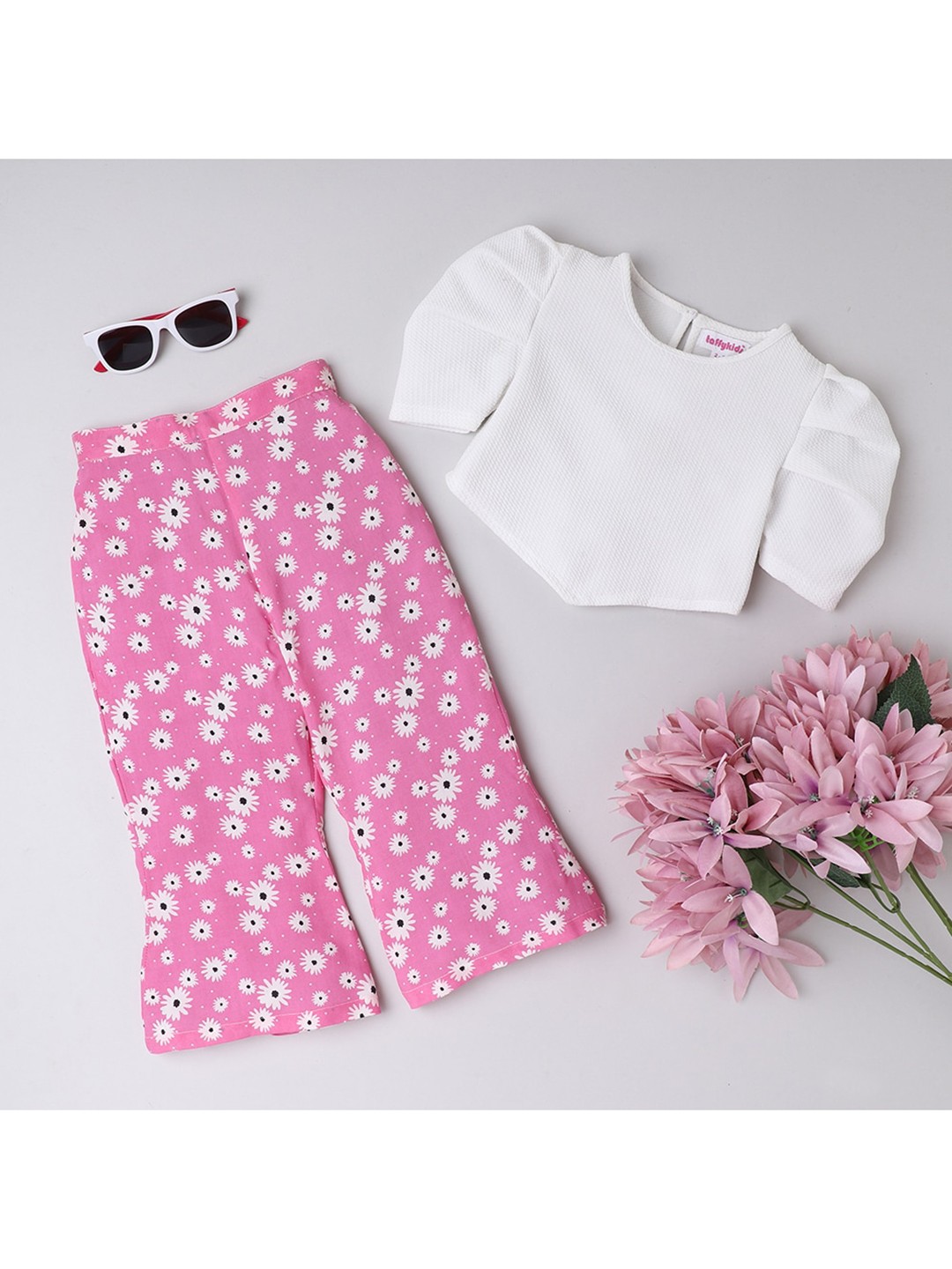 

taffykids Girls Pink & White Top with Printed Trousers