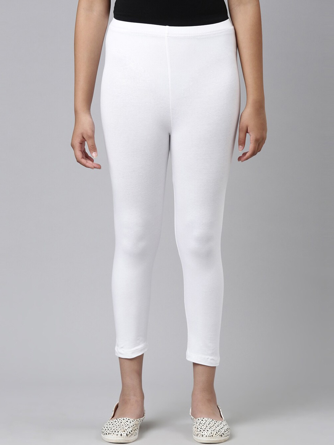 

Go Colors Girls White Solid Three Fourth Leggings
