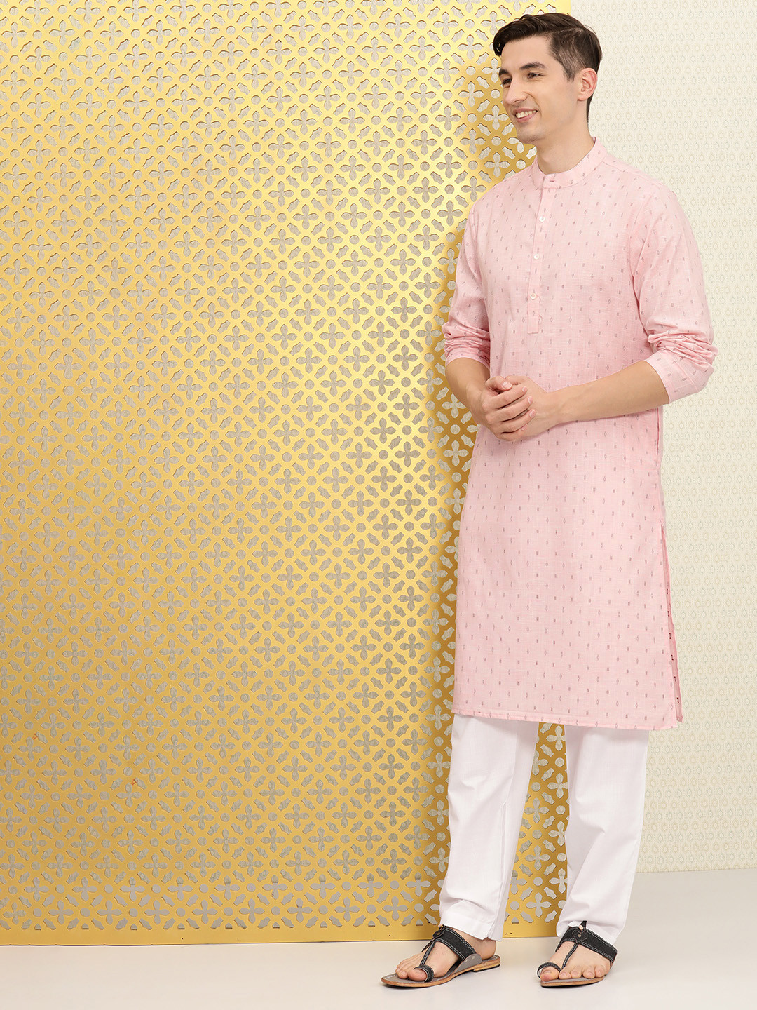 

Ode by House of Pataudi Men Pink & White Ethnic Motifs Printed Kurta with Trousers