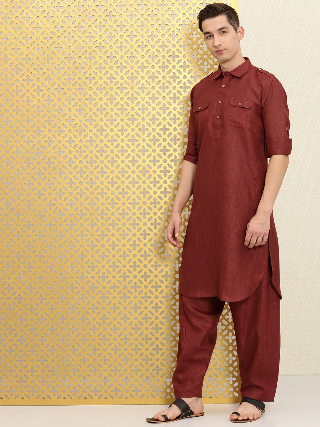 

Ode by House of Pataudi Men Maroon Solid Pathani Kurta with Salwar