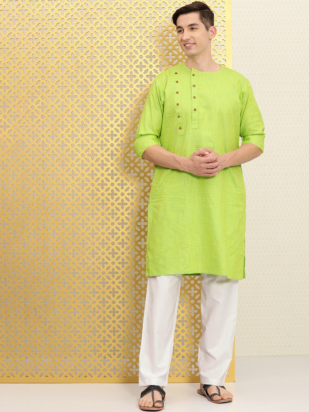 

Ode by House of Pataudi Men Green Kurta with Pyjamas