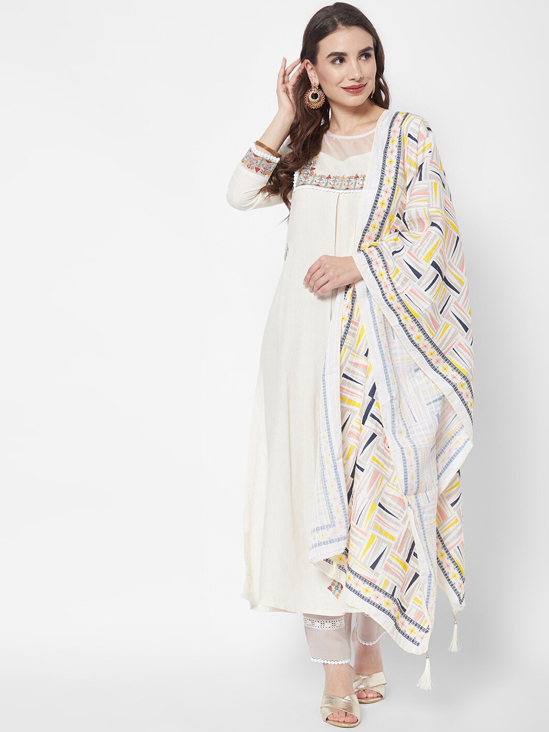

HEEPOSH Women White Thread Work Kurta With Trousers & With Printed Dupatta