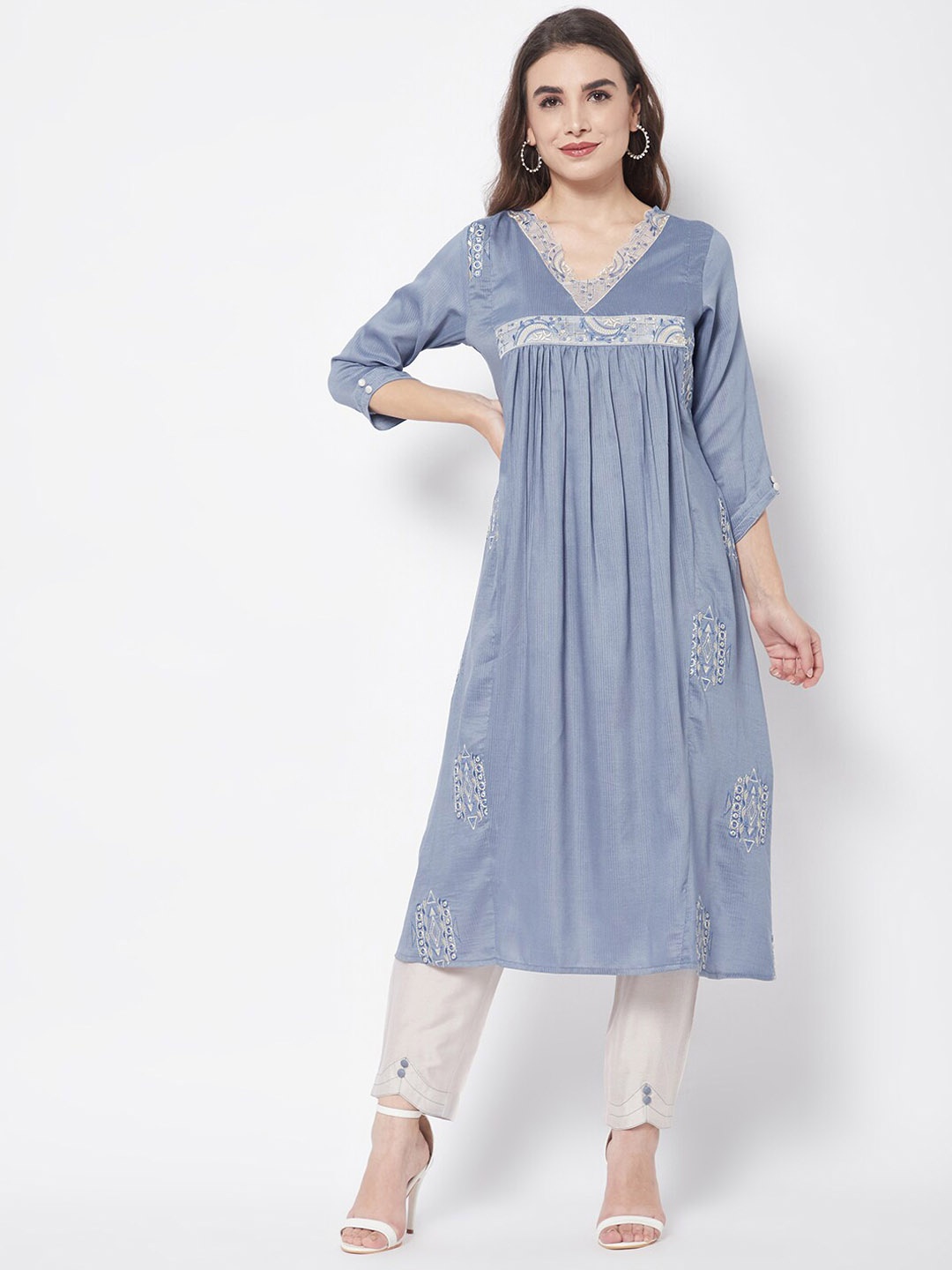 

HEEPOSH Women Blue Ethnic Motifs Printed Pleated Kurti with Trousers