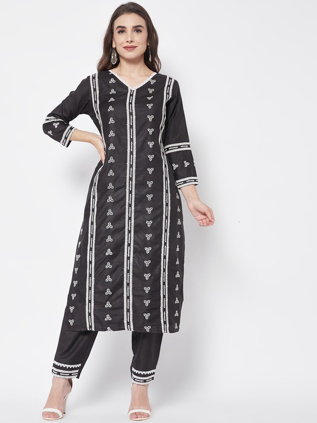 

HEEPOSH Women Black Ethnic Motifs Printed Thread Work Kurta with Salwar