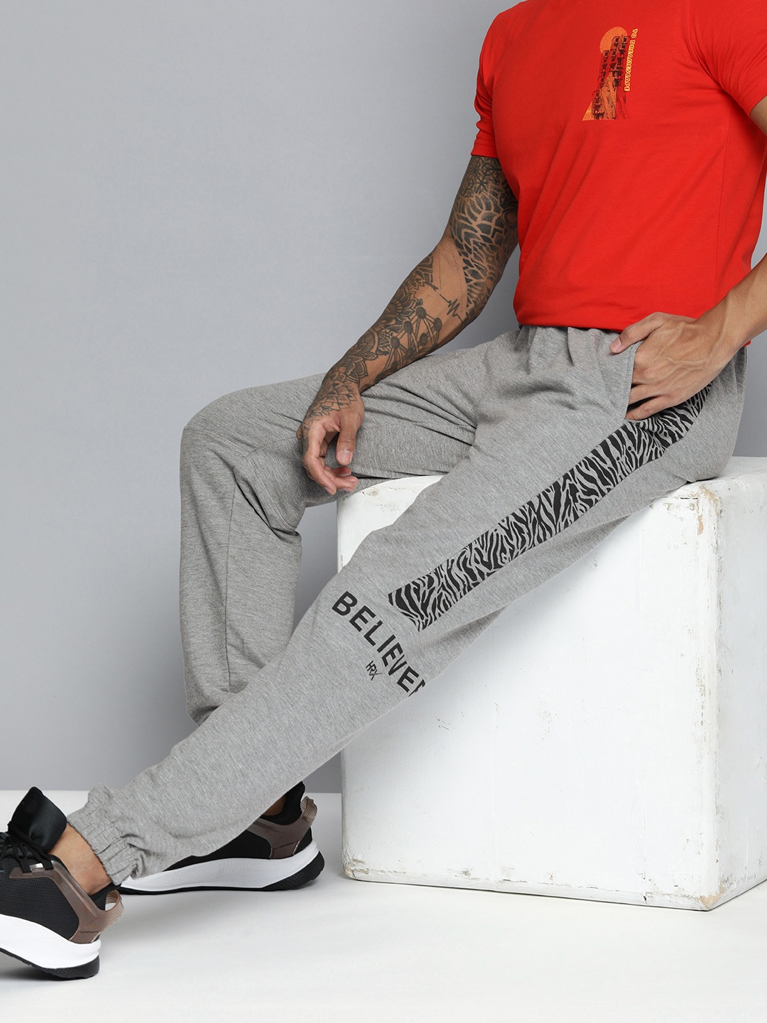 

HRX by Hrithik Roshan Men Grey Melange Printed Detail Regular Fit Joggers