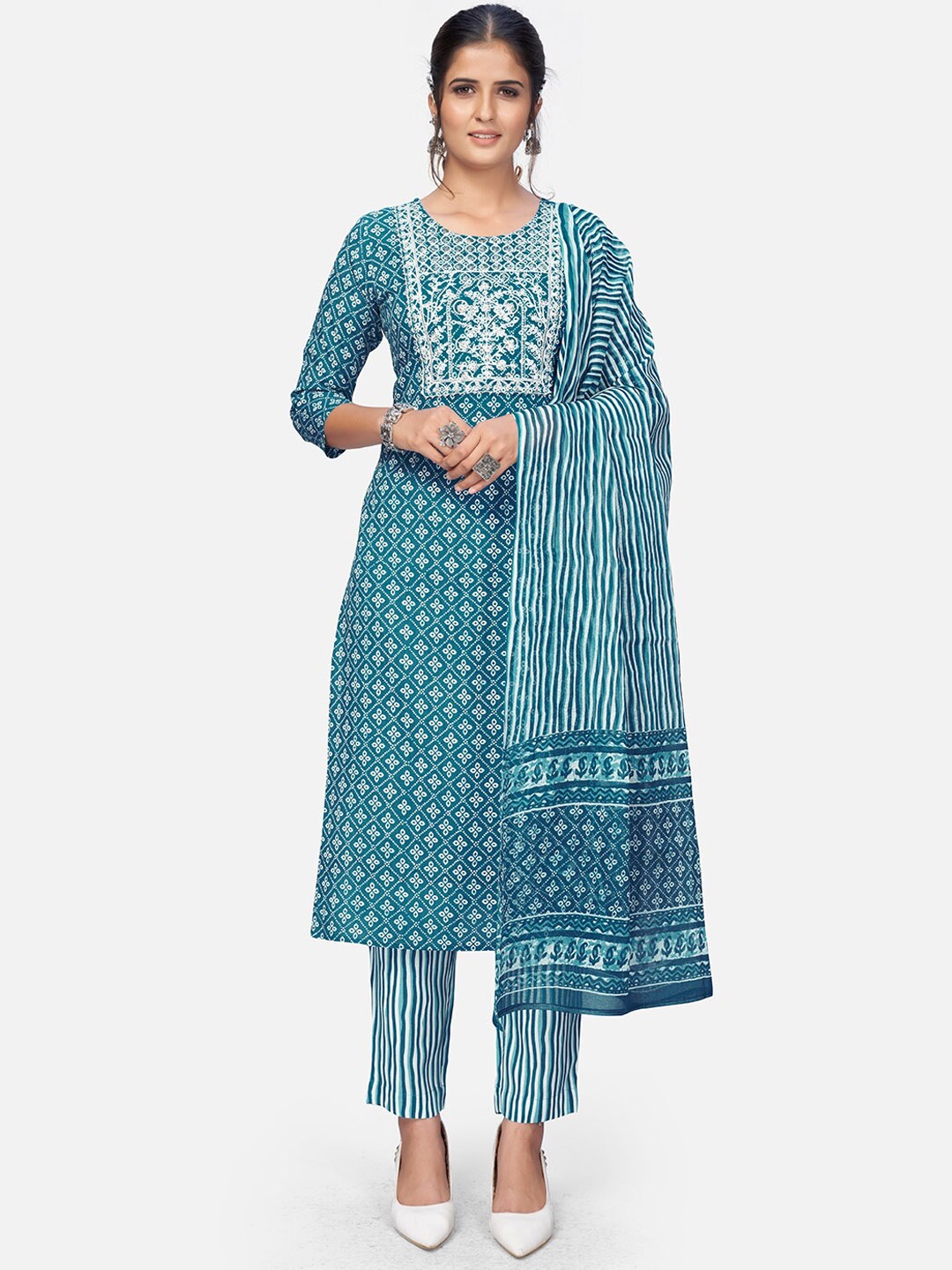 

Vbuyz Women Blue Ethnic Motifs Printed Straight Kurta with Trousers & Dupatta