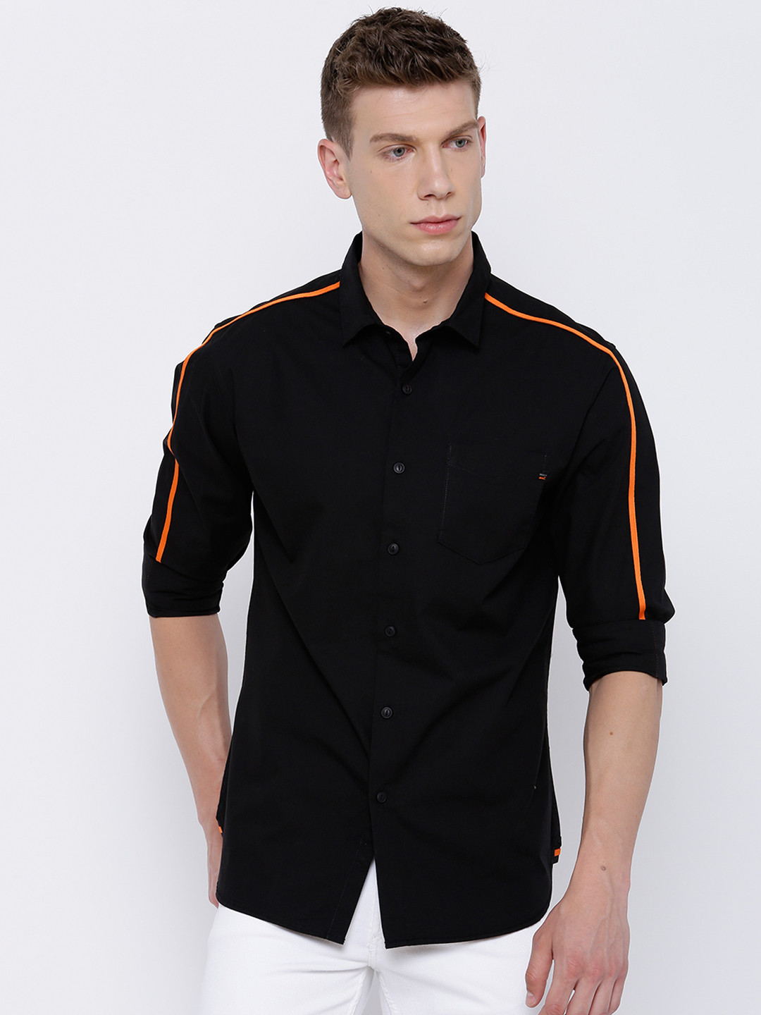 

LOCOMOTIVE Men Black Slim Fit Solid Casual Shirt