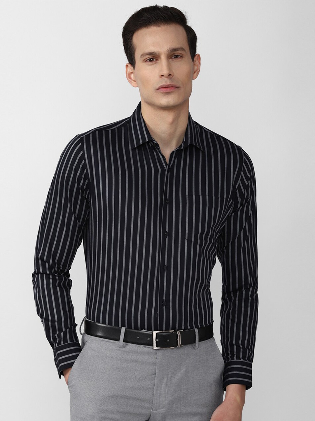 

Van Heusen Men Black Slim Fit Striped Casual Shirt