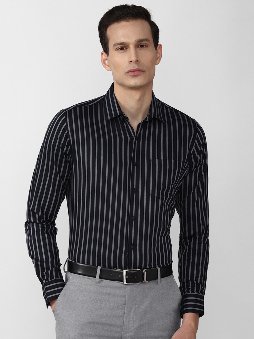 

Van Heusen Men Black Slim Fit Striped Casual Shirt
