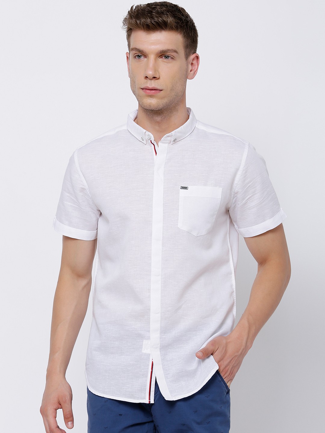 

LOCOMOTIVE Men White Slim Fit Solid Casual Shirt