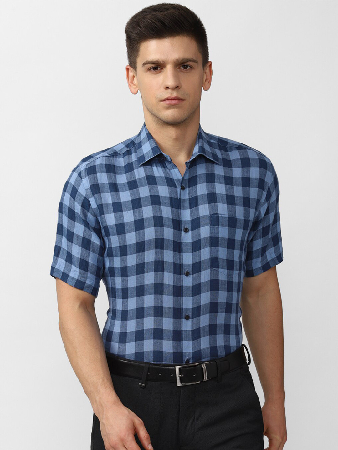 

Van Heusen Men Blue Buffalo Checks Checked Casual Shirt
