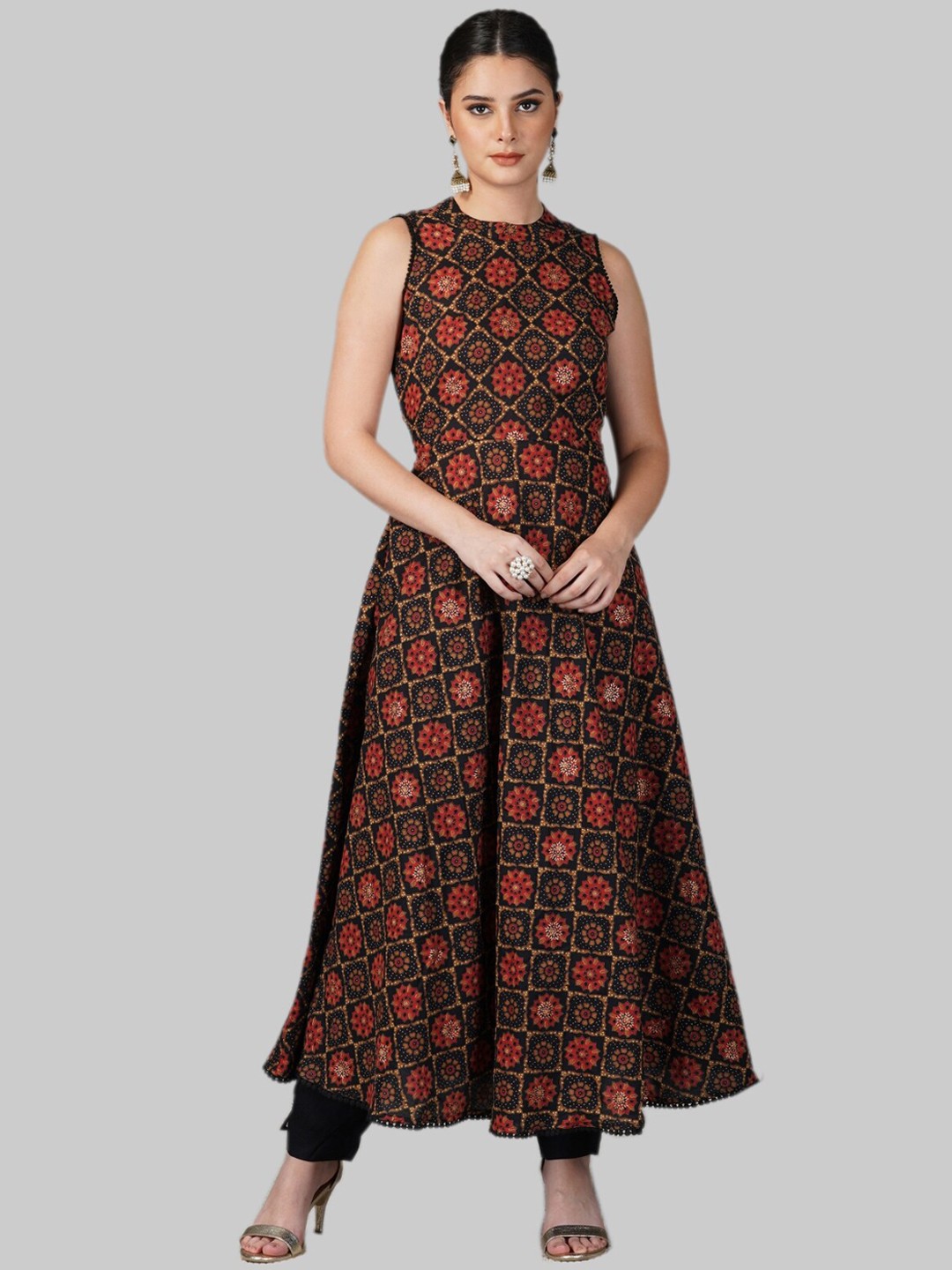 

METRO-FASHION Women Black Empire Pure Cotton Kurti with Dhoti Pants & With Dupatta