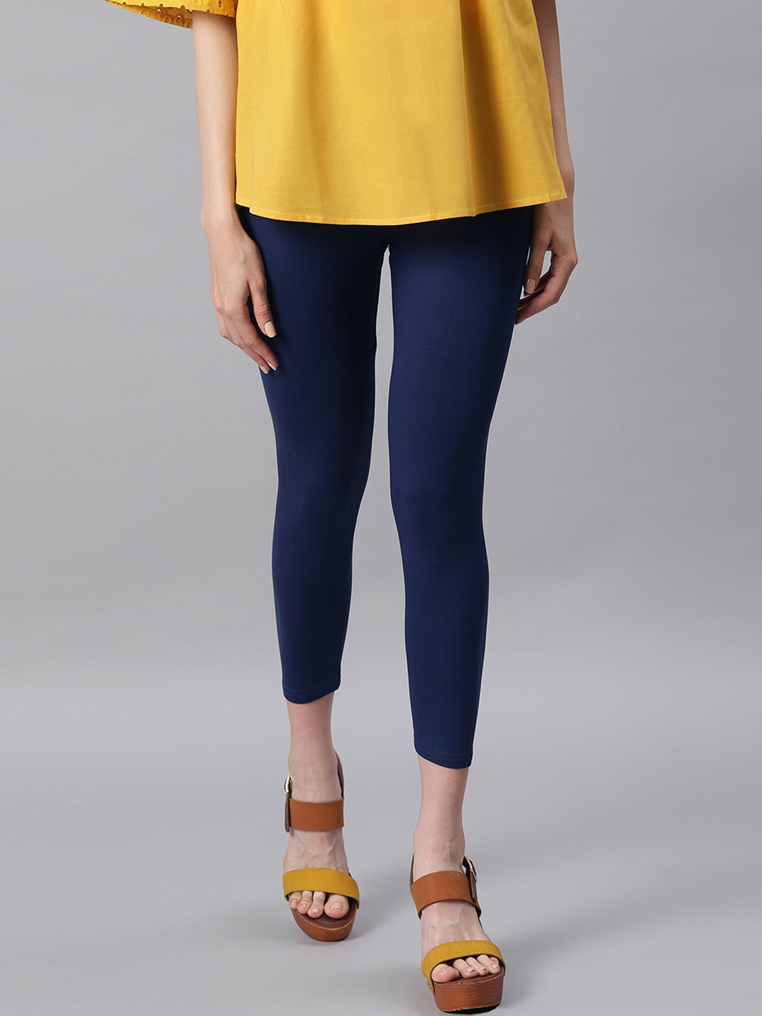 

Janasya Women Navy-Blue Solid Three-Fourth Length Leggings