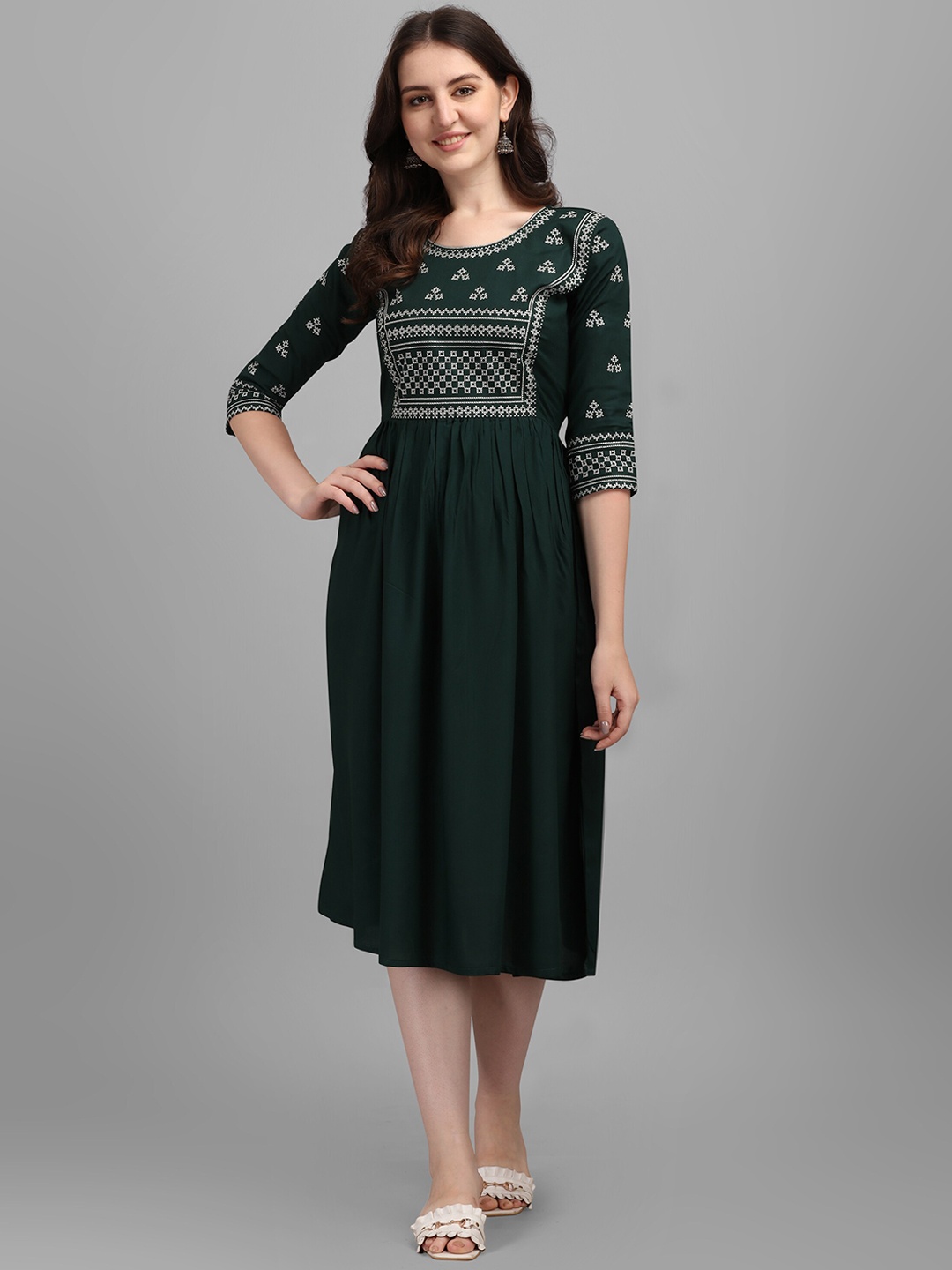 

FabFairy Women Green Yoke Design Thread Work Kurta