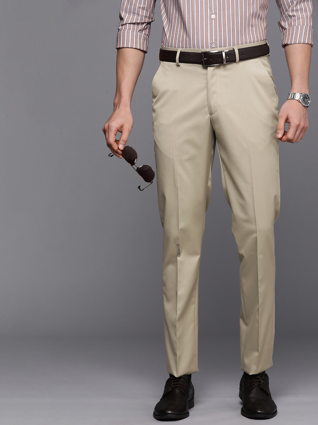 

Louis Philippe Men Beige Solid Slim Fit Formal Trousers
