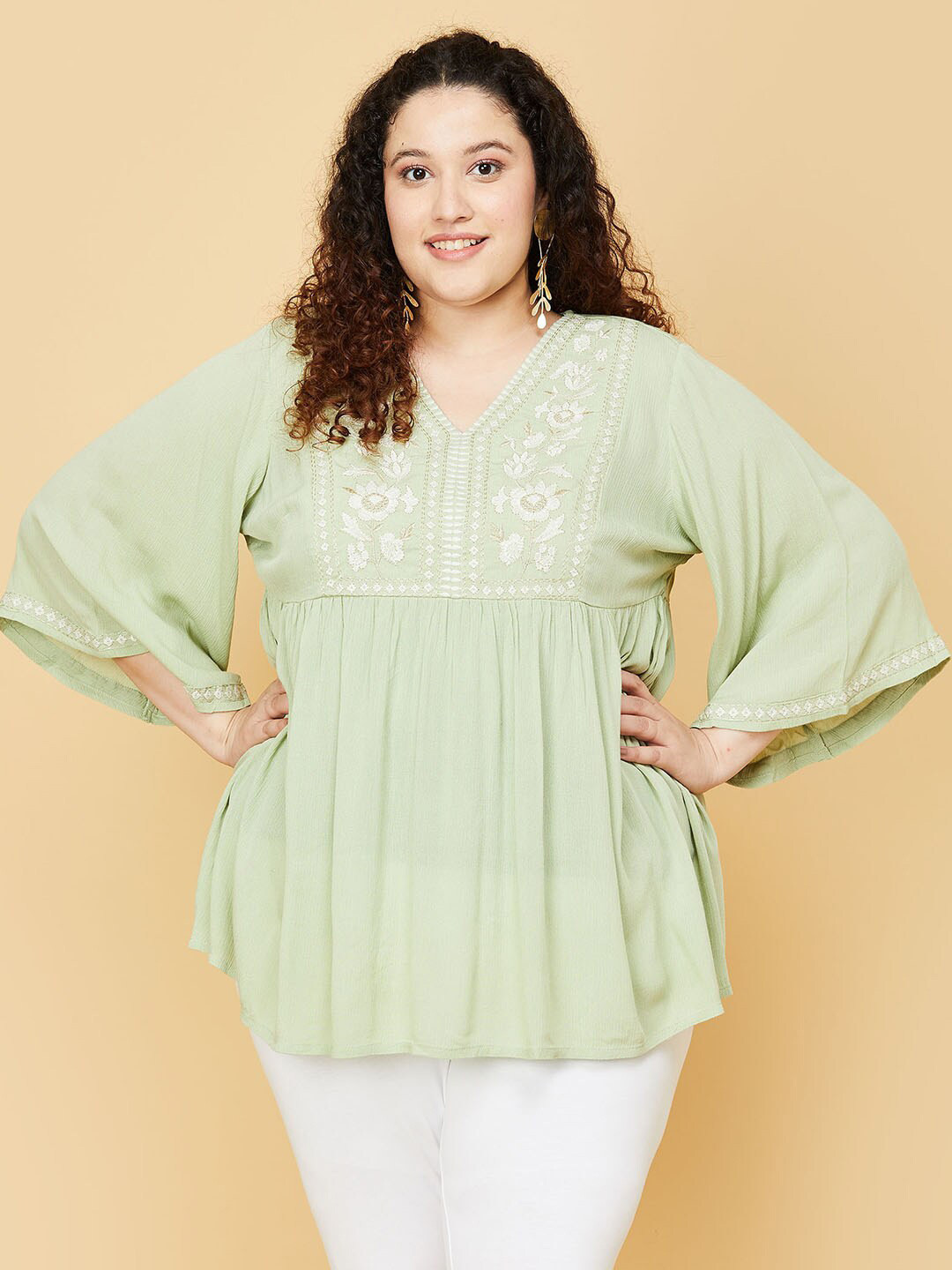 

max Green & White Embroidered Tunic