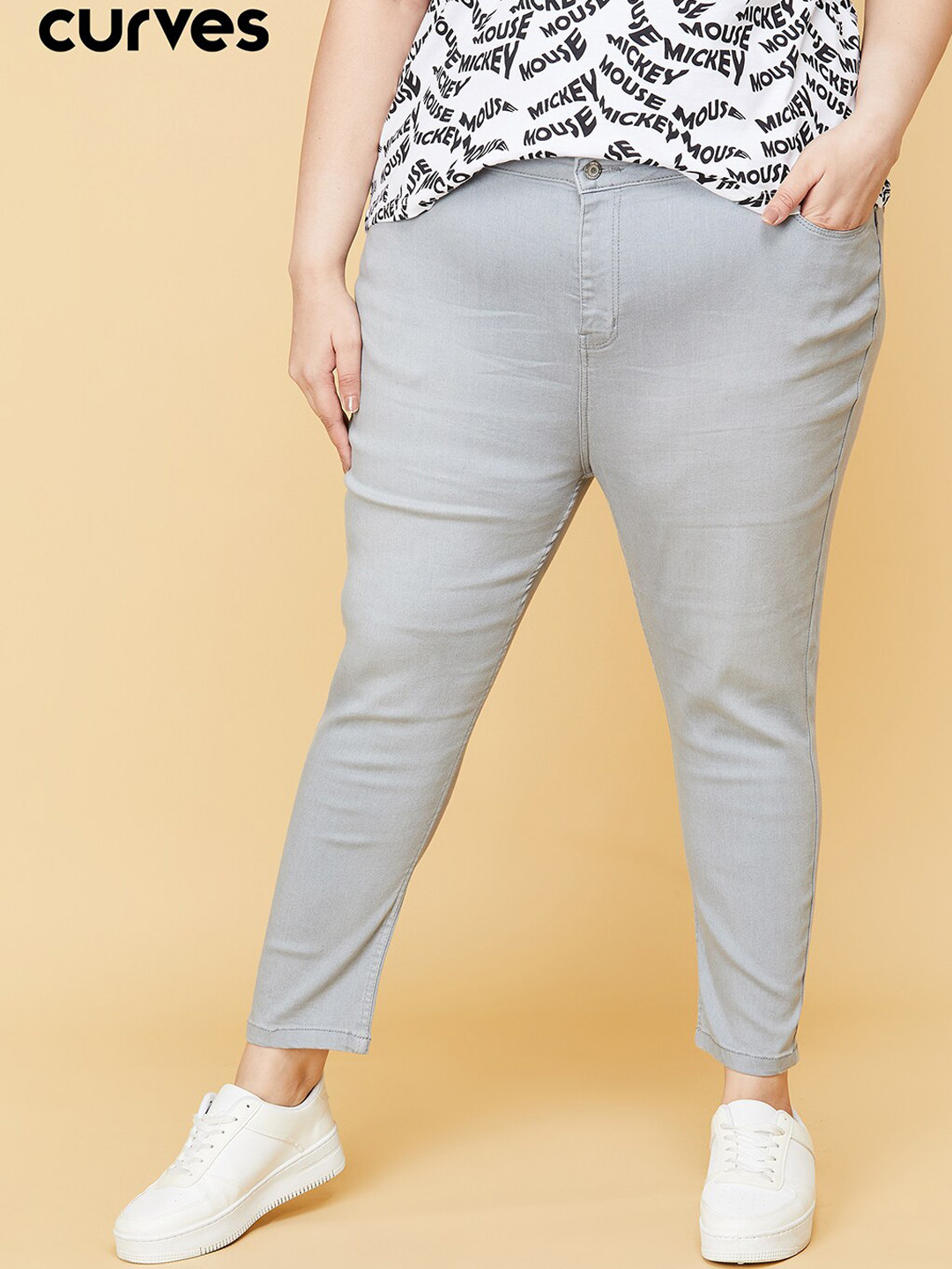 

max Women Grey Light Fade Plus Size Jeans